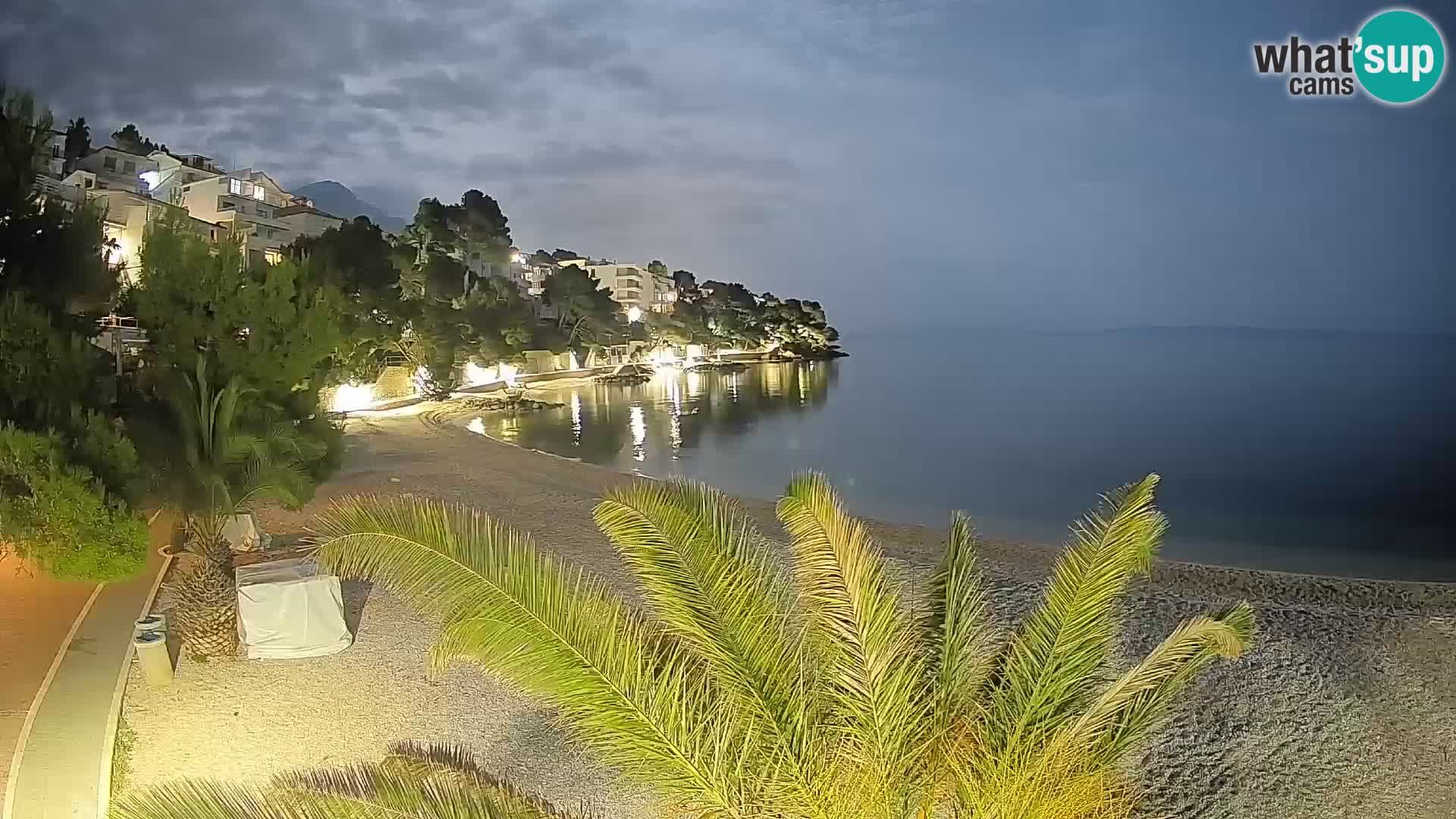 Web kamera Plaža Lučica Brela – Pogled uživo na jadransku obalu