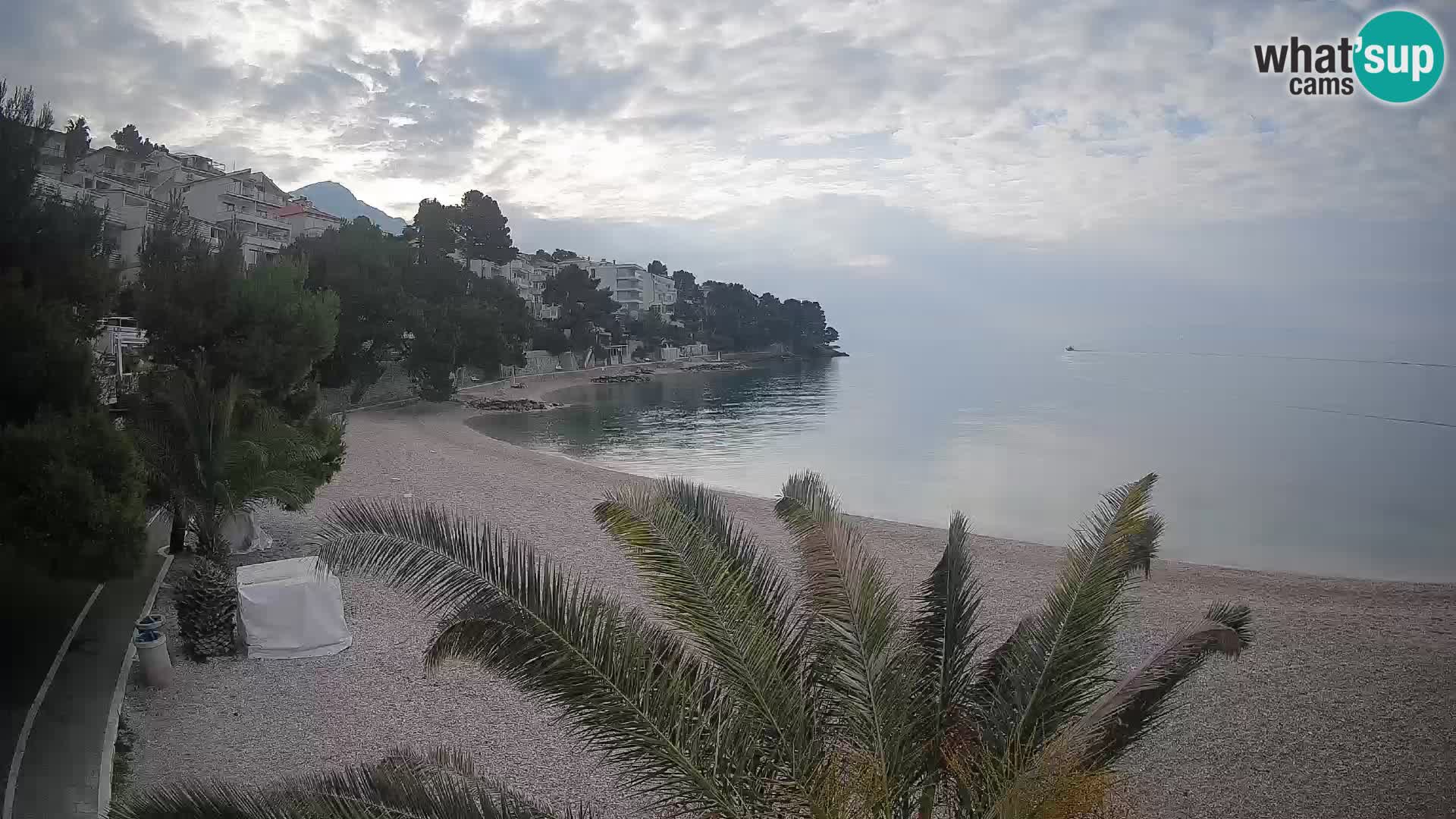 Web kamera Plaža Lučica Brela – Pogled uživo na jadransku obalu