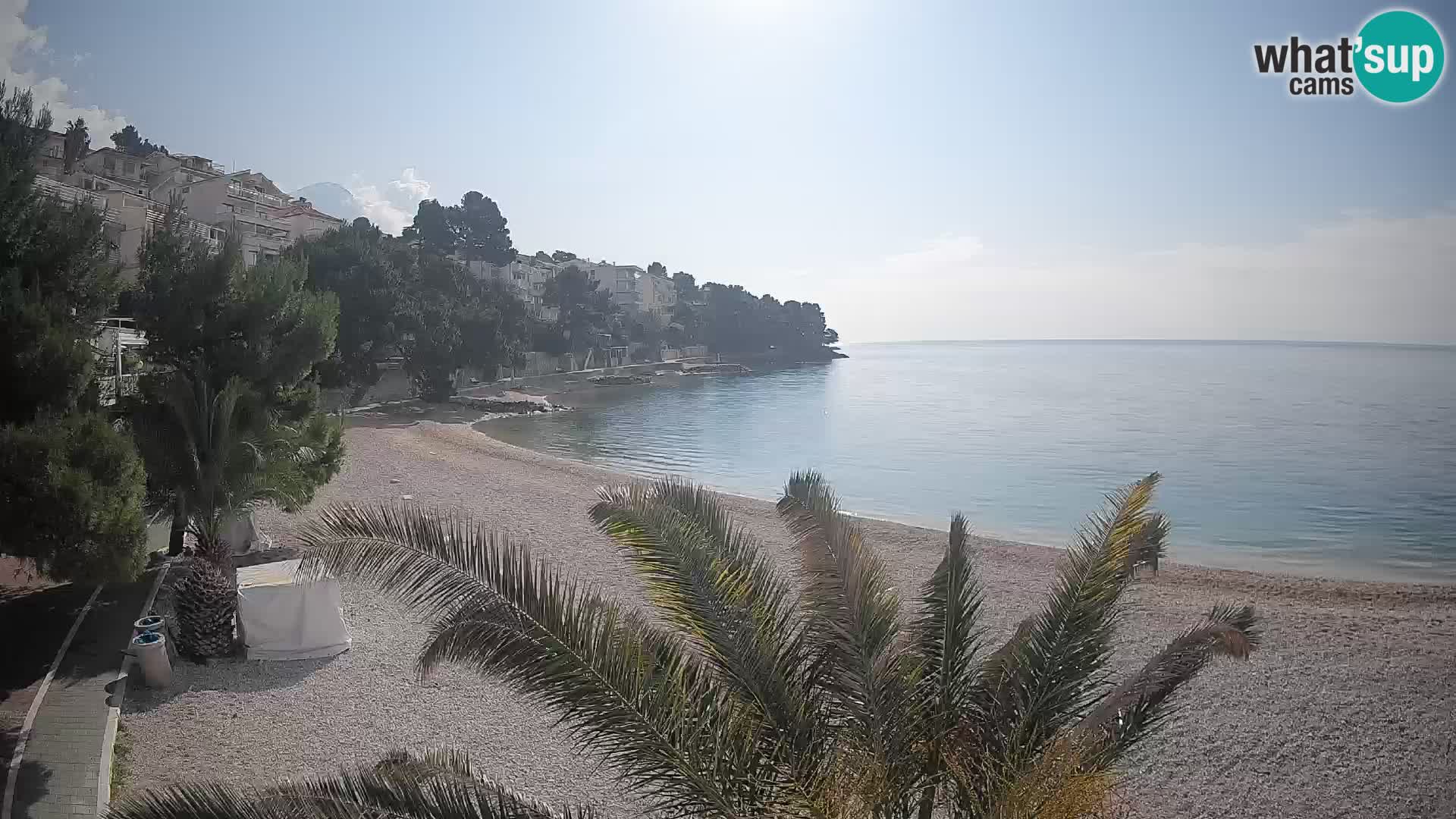 Web kamera Plaža Lučica Brela – Pogled uživo na jadransku obalu