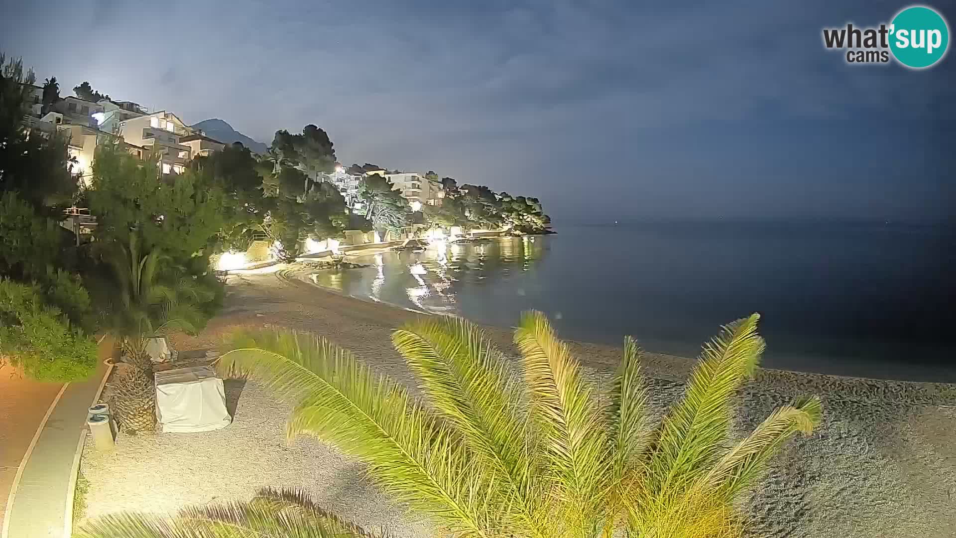 Spletna kamera Plaža Lučica Brela – Pogled v živo na Jadransko obalo