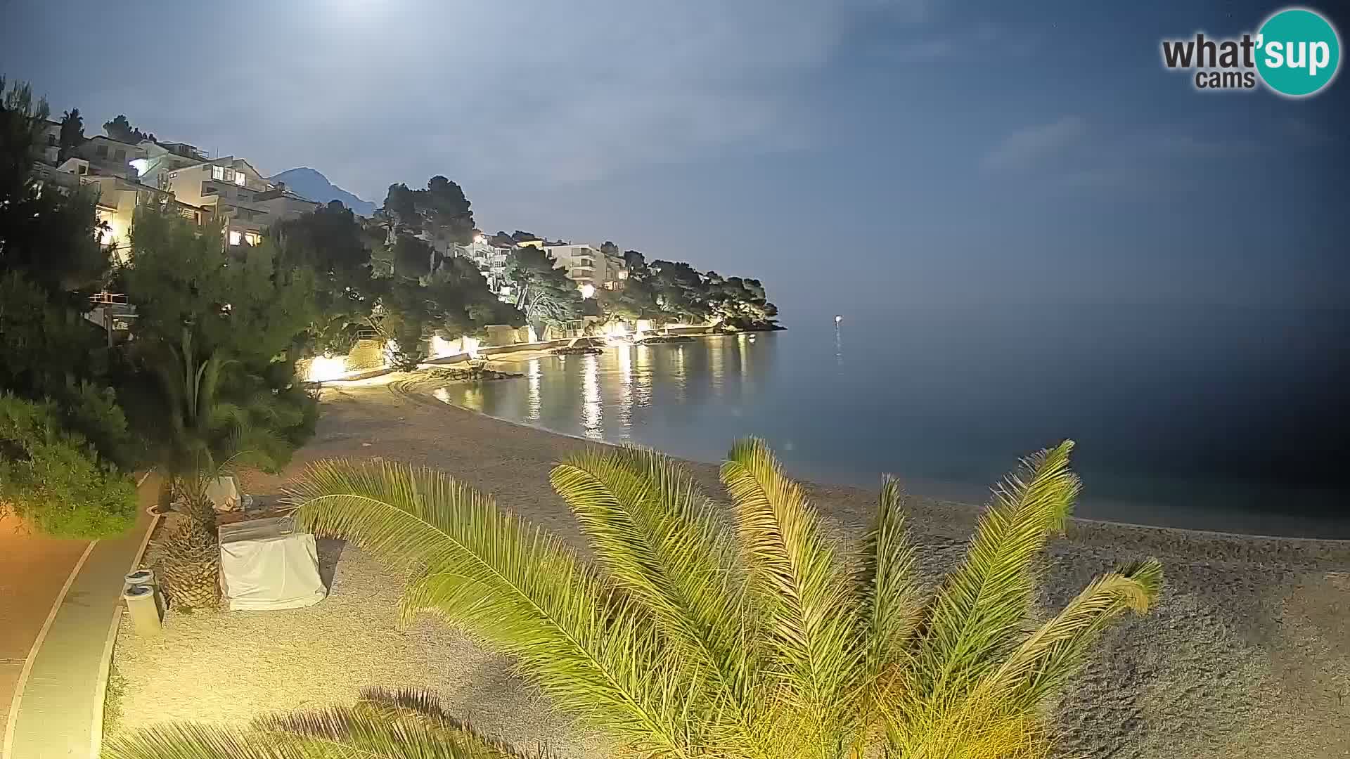 Spletna kamera Plaža Lučica Brela – Pogled v živo na Jadransko obalo