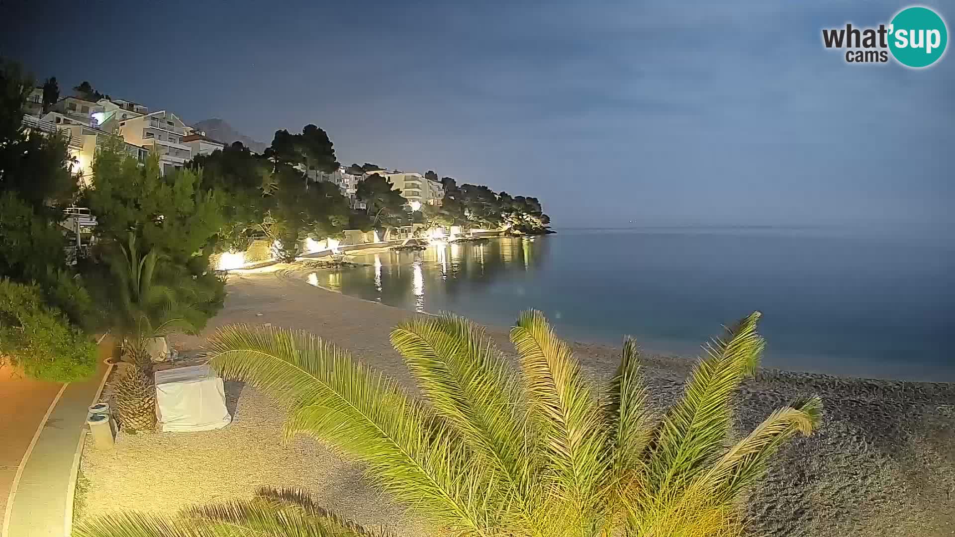 Web kamera Plaža Lučica Brela – Pogled uživo na jadransku obalu