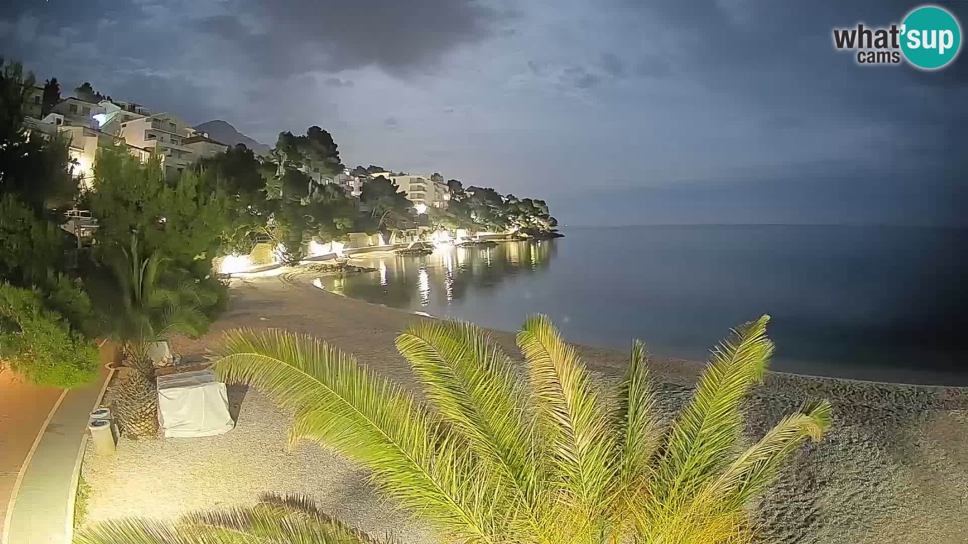 Web kamera Plaža Lučica Brela – Pogled uživo na jadransku obalu