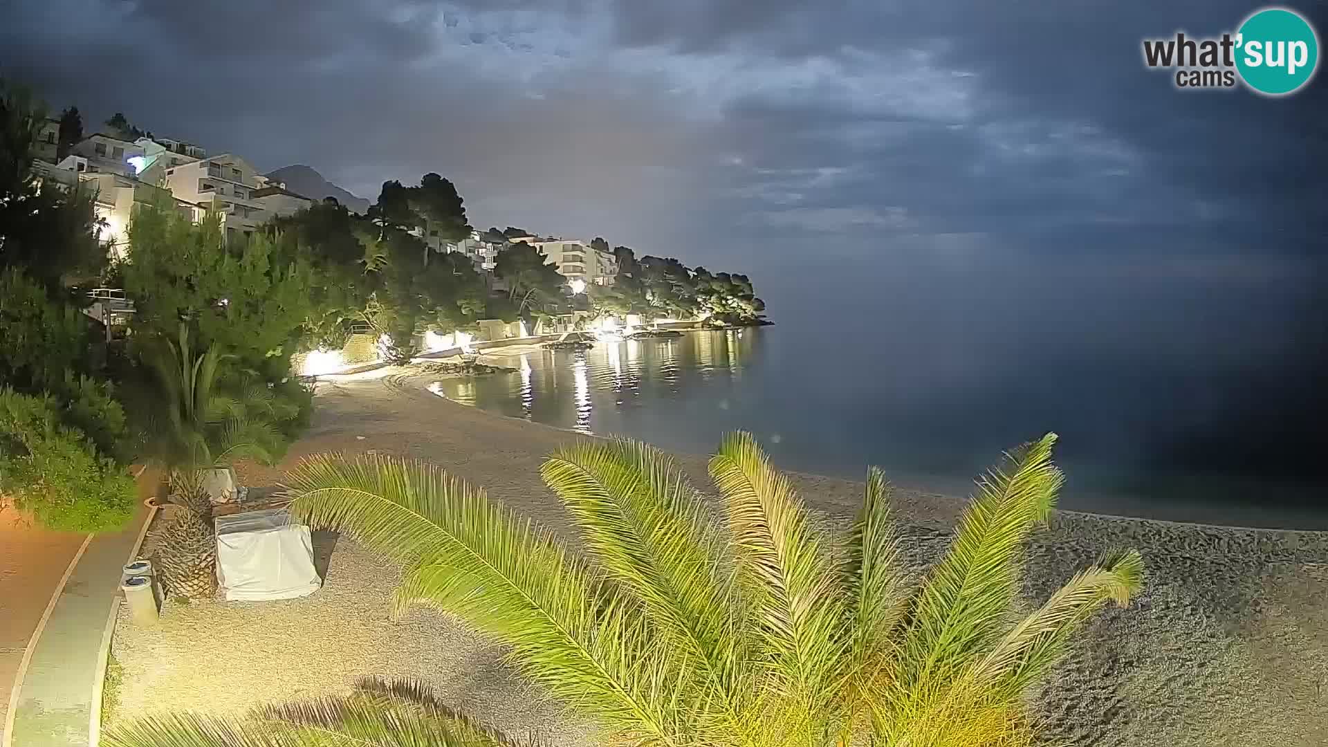 Spletna kamera Plaža Lučica Brela – Pogled v živo na Jadransko obalo