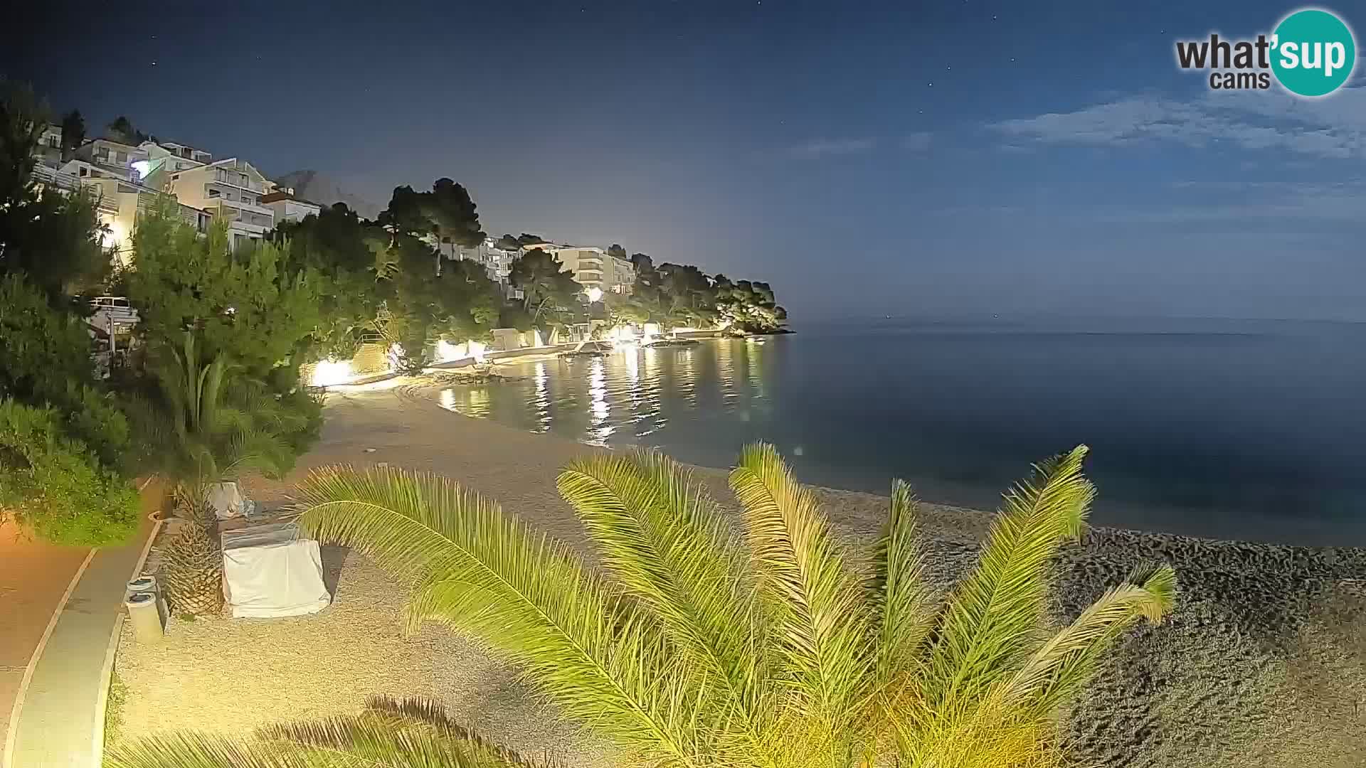 Web kamera Plaža Lučica Brela – Pogled uživo na jadransku obalu