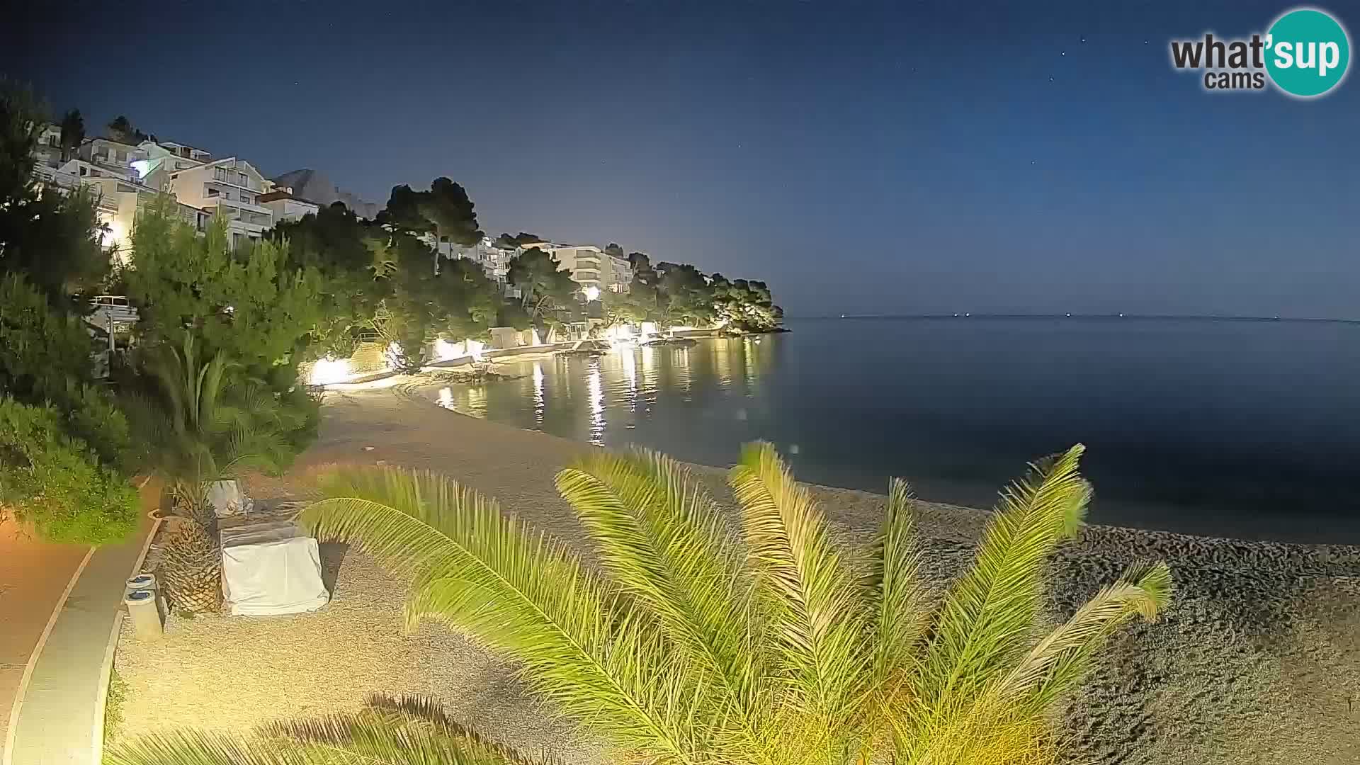 Spletna kamera Plaža Lučica Brela – Pogled v živo na Jadransko obalo