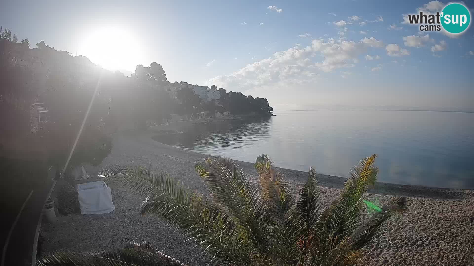 Web kamera Plaža Lučica Brela – Pogled uživo na jadransku obalu