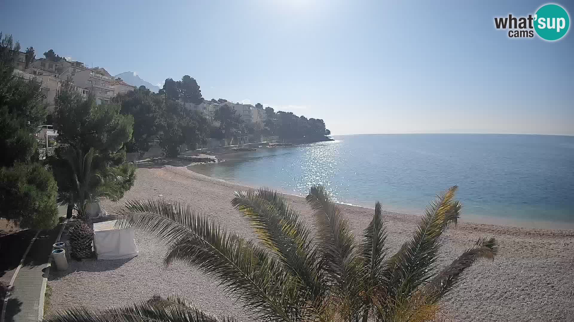 Web kamera Plaža Lučica Brela – Pogled uživo na jadransku obalu