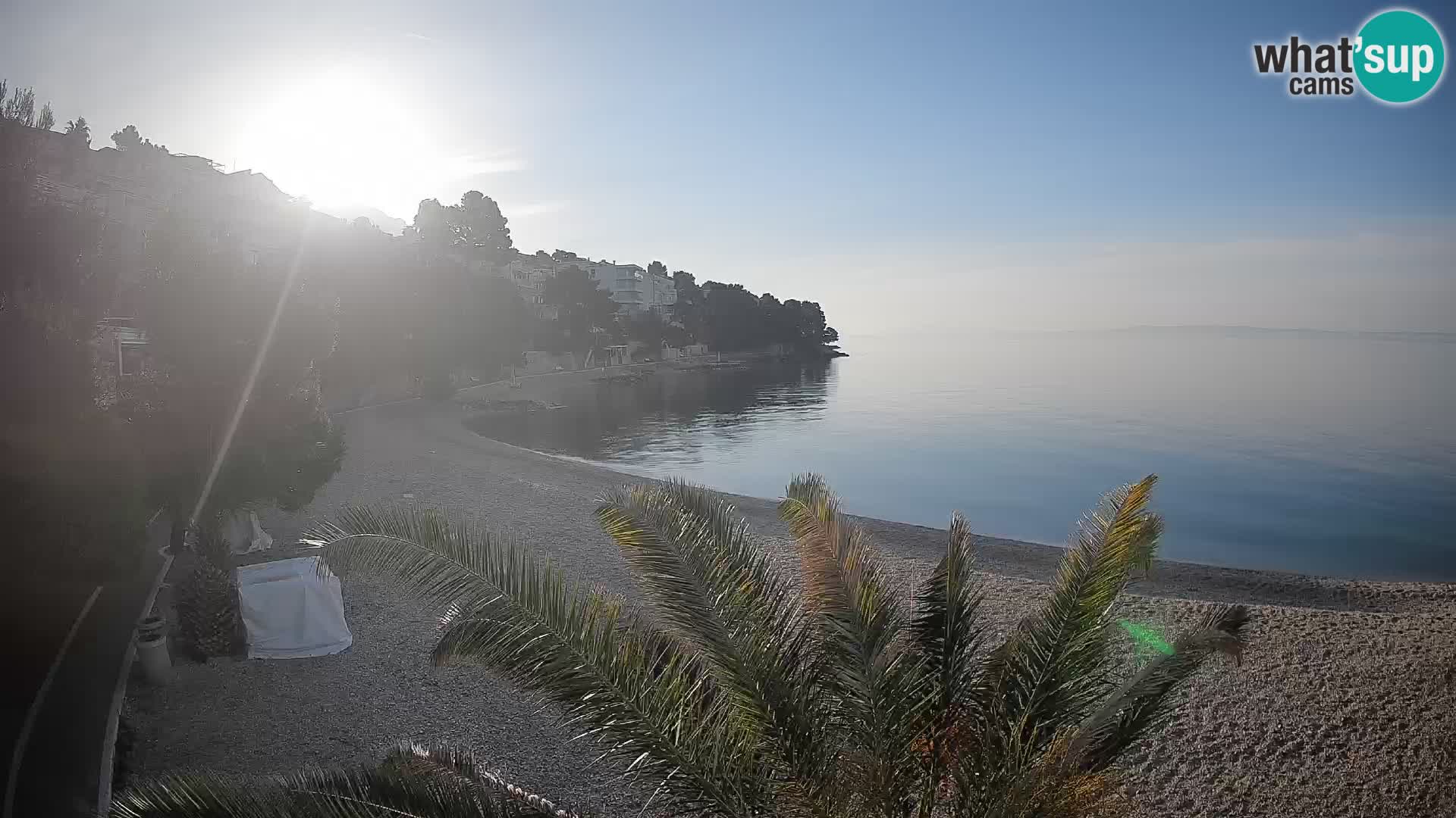 Spletna kamera Plaža Lučica Brela – Pogled v živo na Jadransko obalo