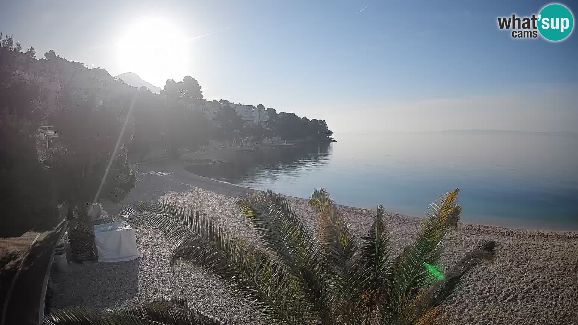 Spletna kamera Plaža Lučica Brela – Pogled v živo na Jadransko obalo