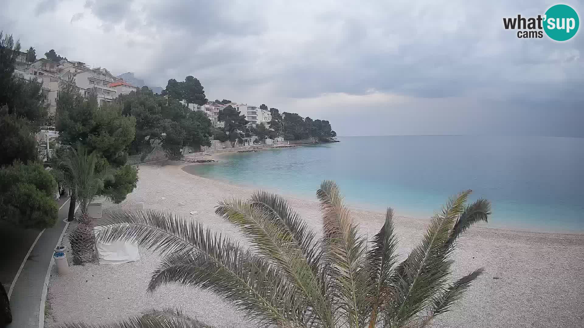 Web kamera Plaža Lučica Brela – Pogled uživo na jadransku obalu