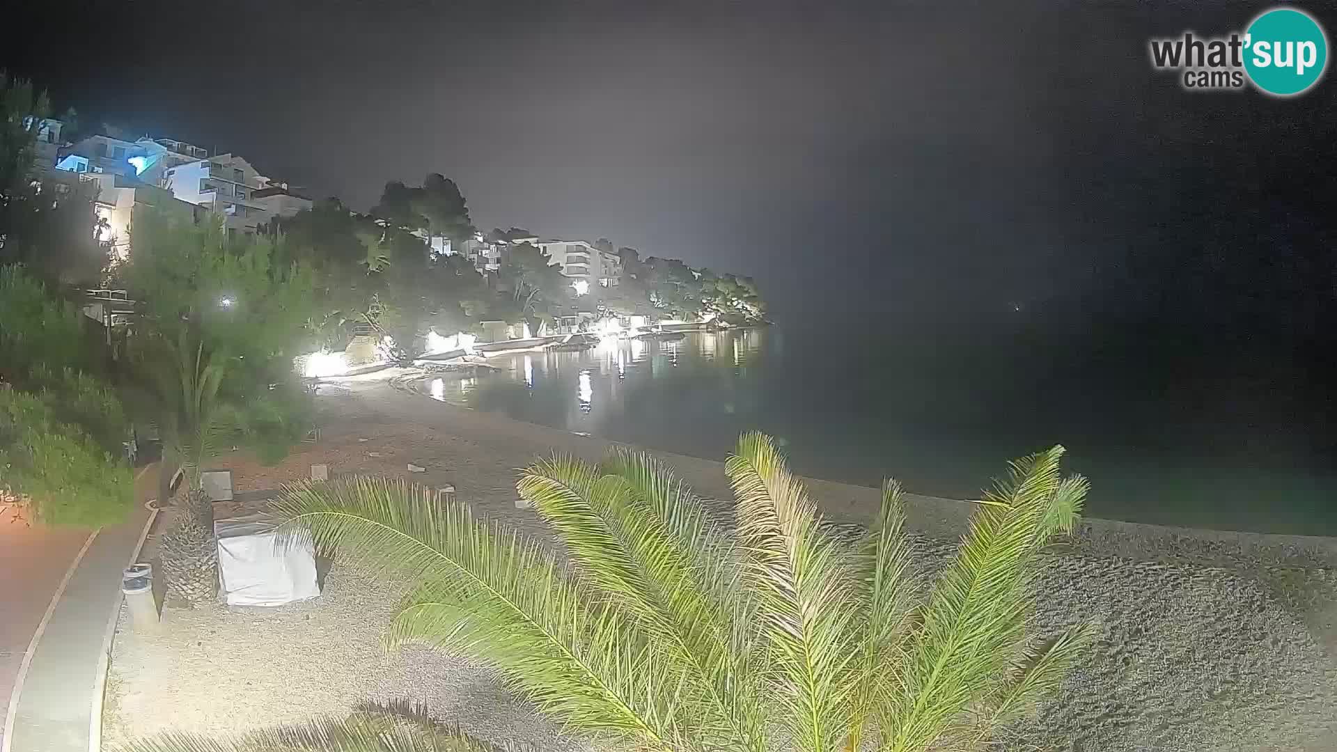 Web kamera Plaža Lučica Brela – Pogled uživo na jadransku obalu