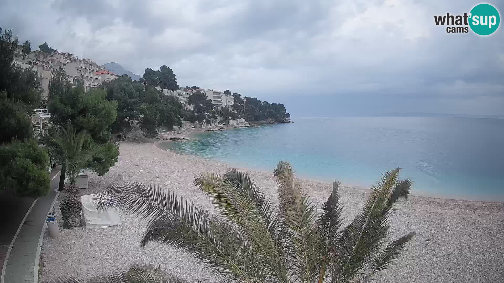 Web kamera Plaža Lučica Brela – Pogled uživo na jadransku obalu