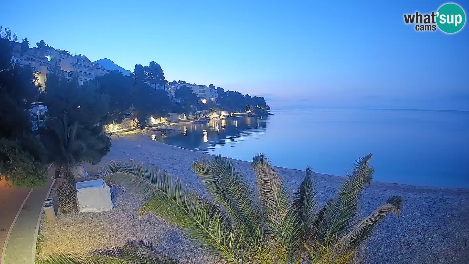 Web kamera Plaža Lučica Brela – Pogled uživo na jadransku obalu