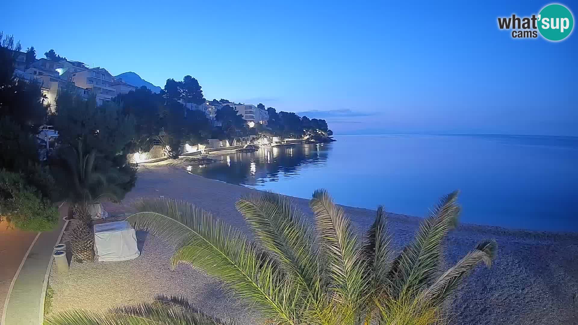 Web kamera Plaža Lučica Brela – Pogled uživo na jadransku obalu