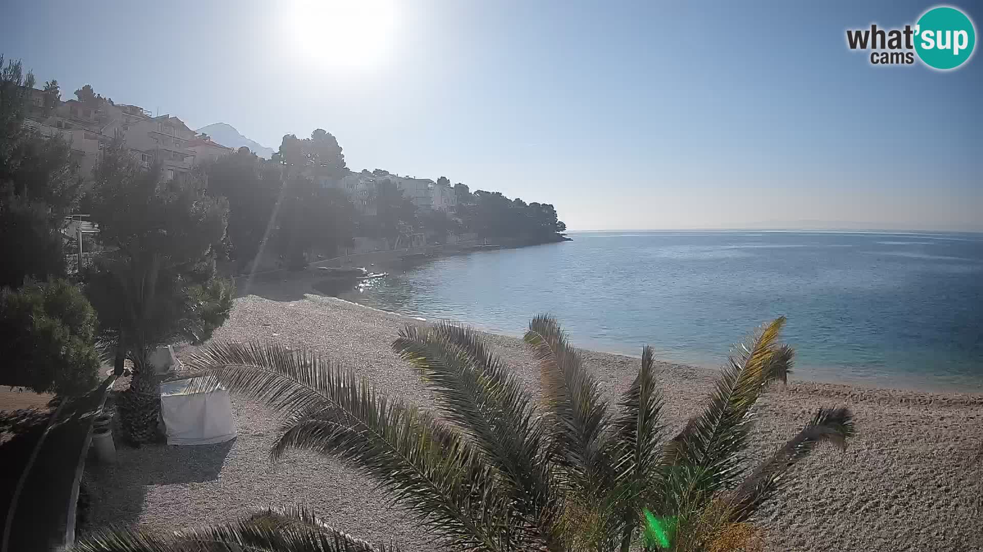 Spletna kamera Plaža Lučica Brela – Pogled v živo na Jadransko obalo