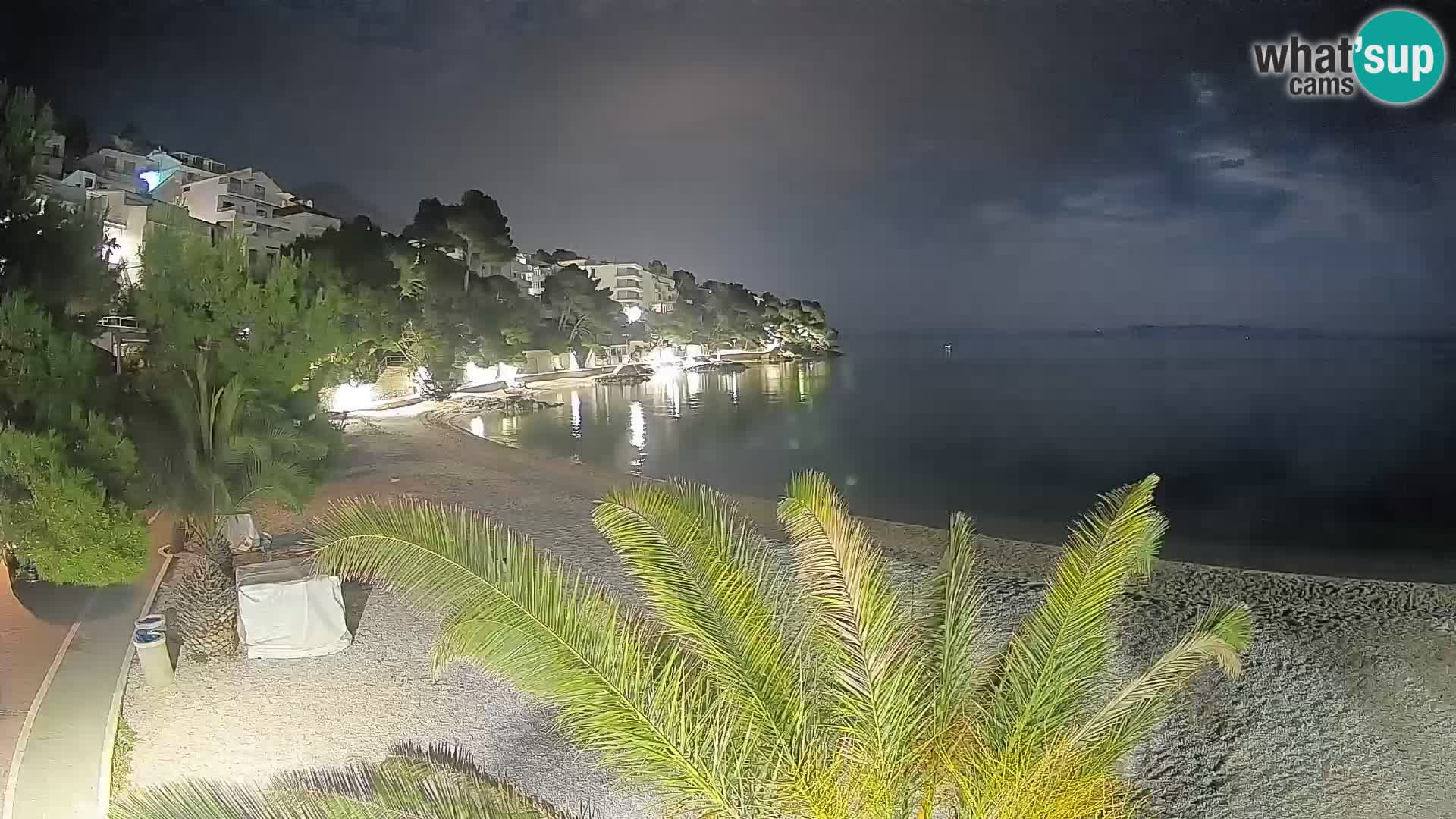 Spletna kamera Plaža Lučica Brela – Pogled v živo na Jadransko obalo