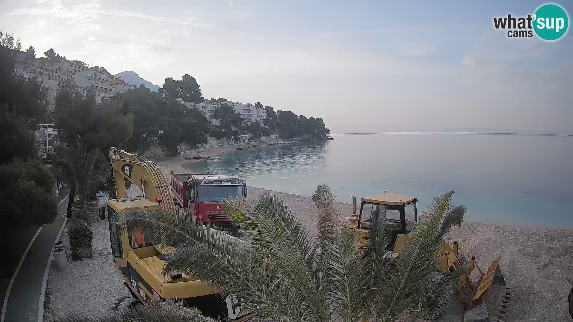 Spletna kamera Plaža Lučica Brela – Pogled v živo na Jadransko obalo