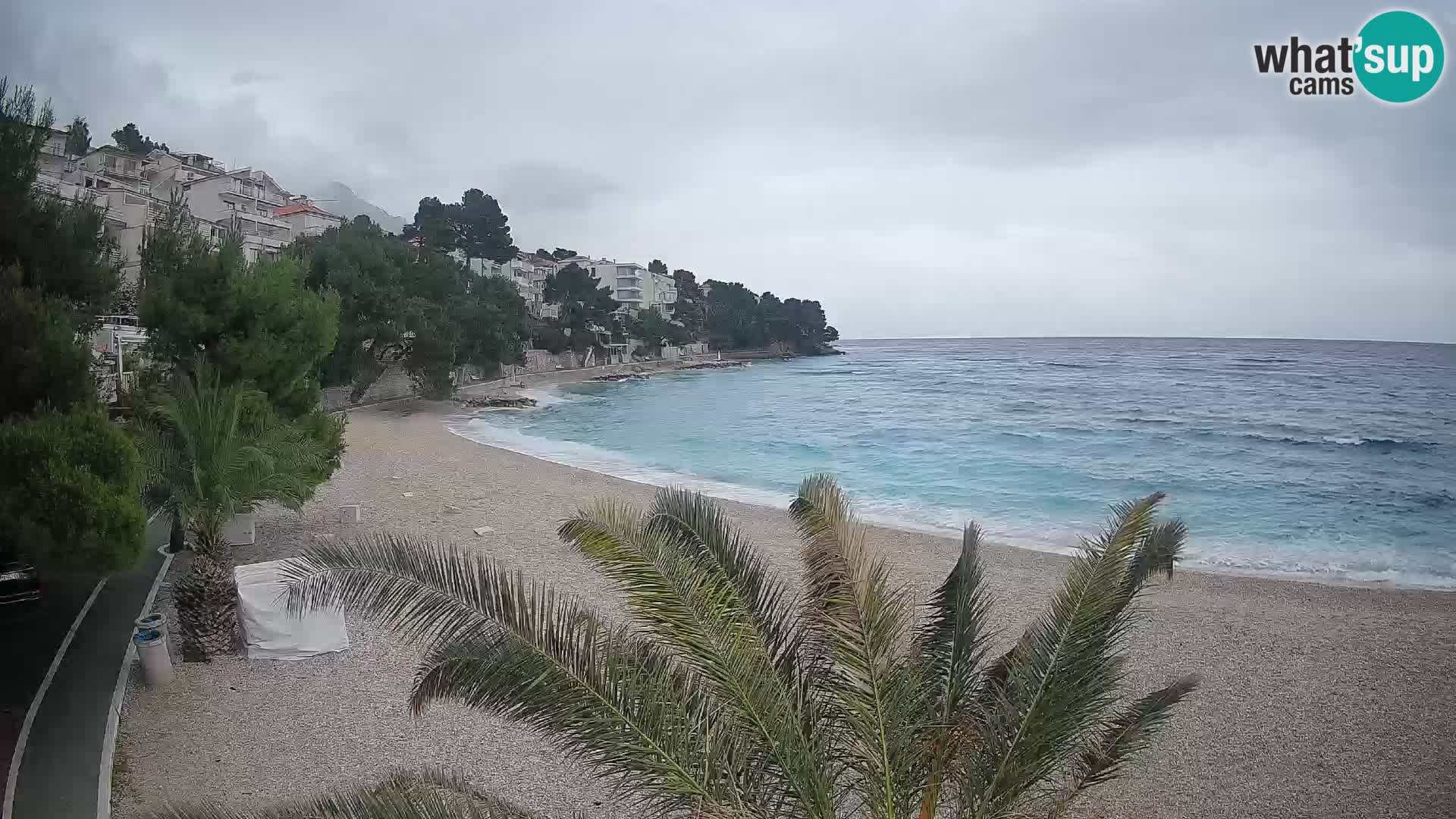 Spletna kamera Plaža Lučica Brela – Pogled v živo na Jadransko obalo