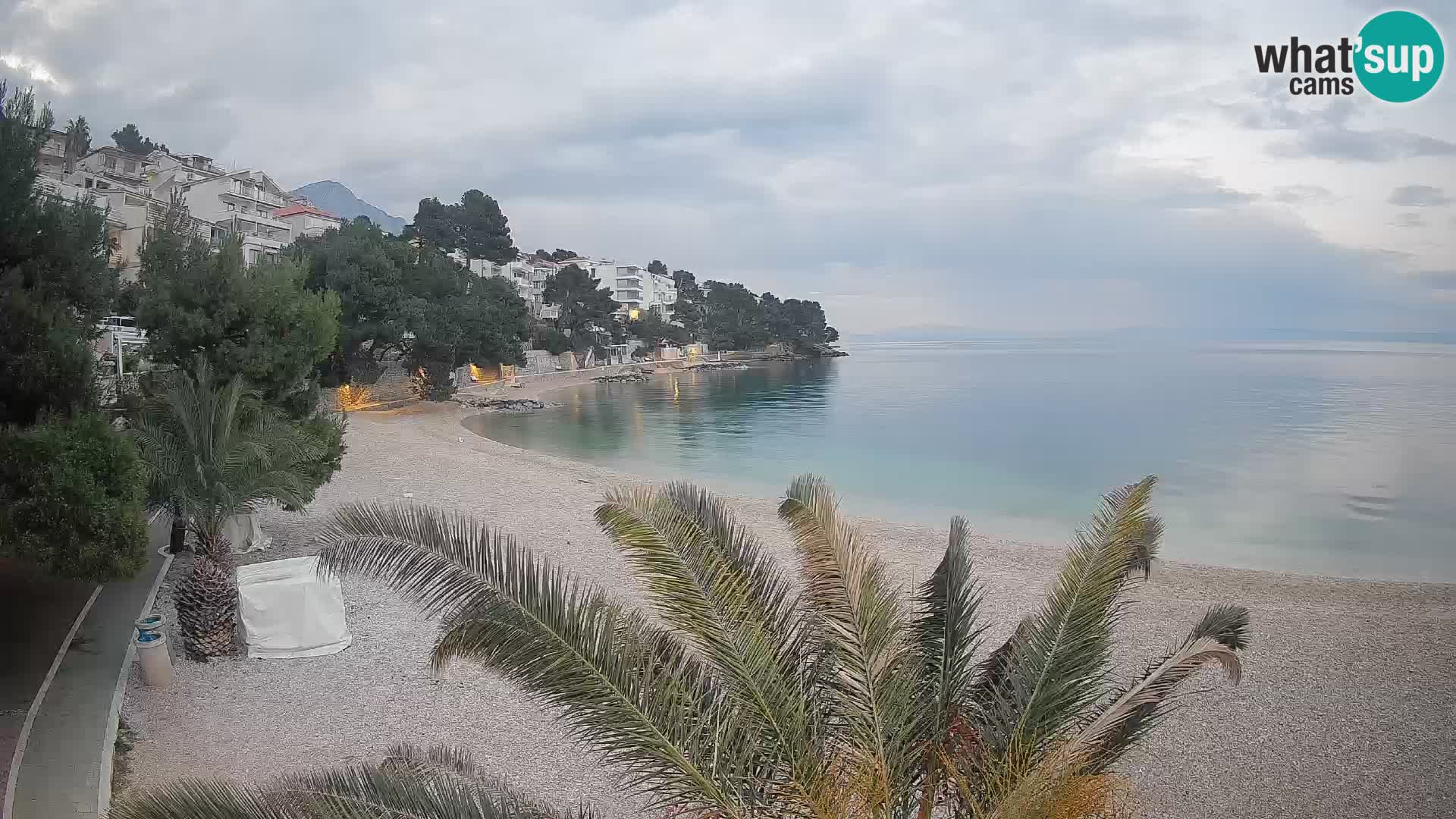 Web kamera Plaža Lučica Brela – Pogled uživo na jadransku obalu