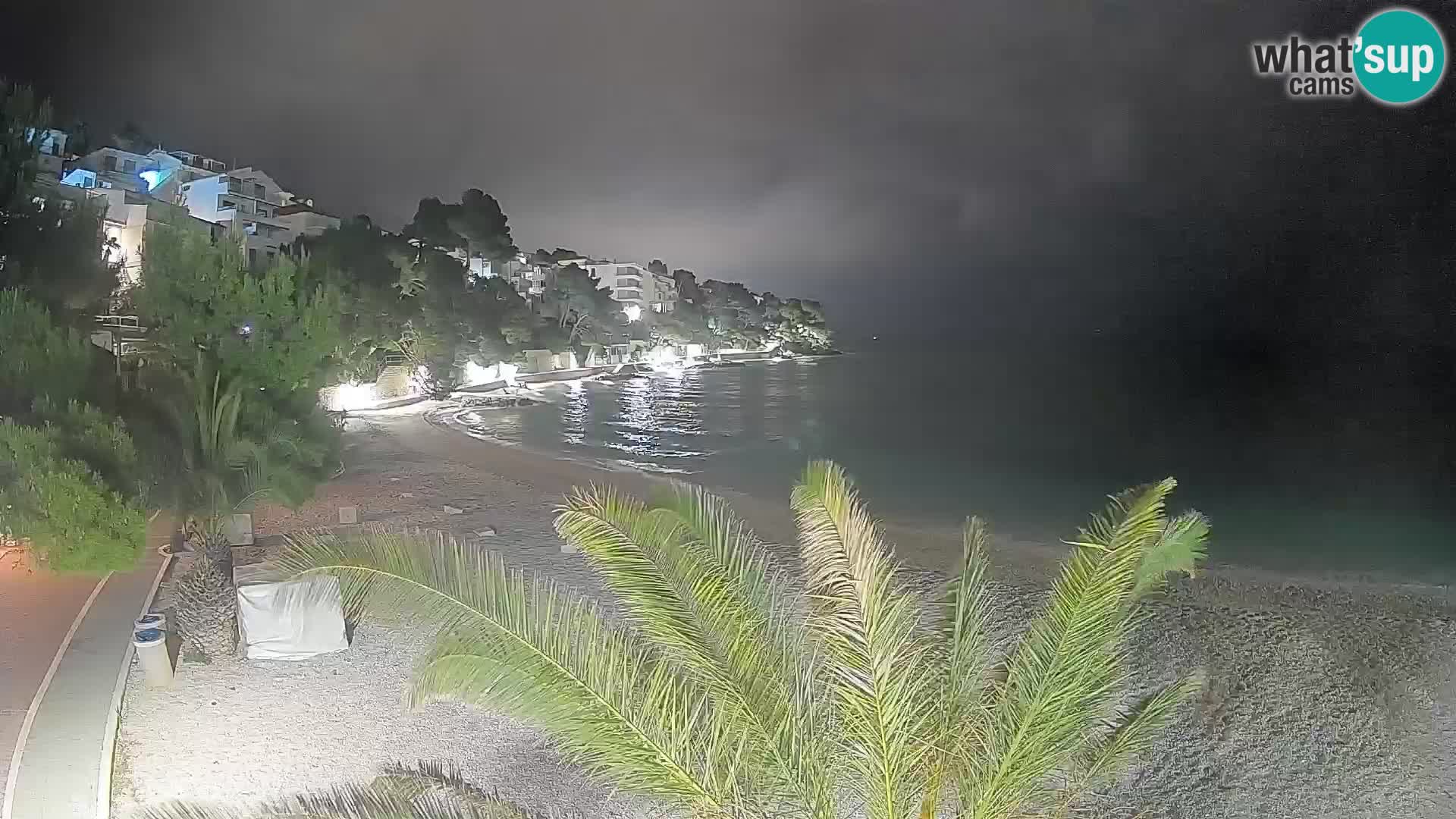 Spletna kamera Plaža Lučica Brela – Pogled v živo na Jadransko obalo