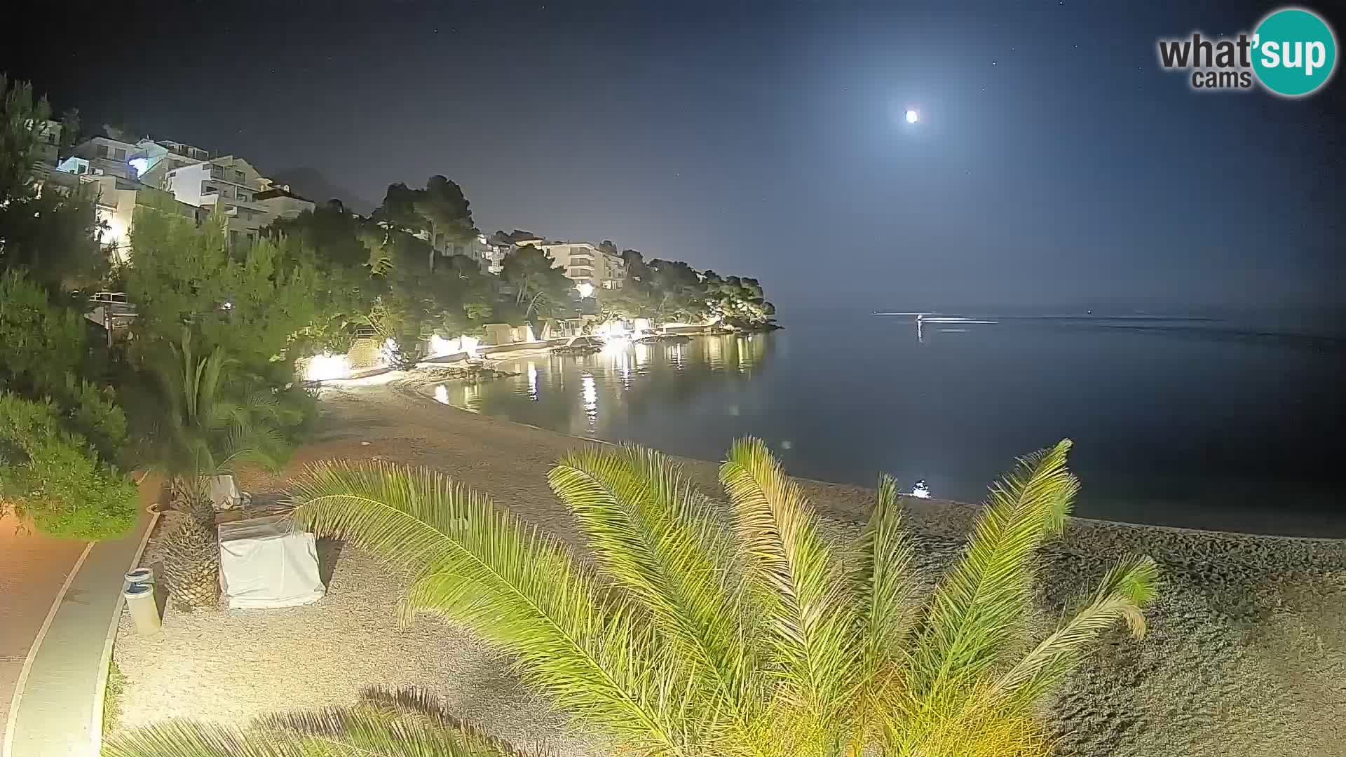 Spletna kamera Plaža Lučica Brela – Pogled v živo na Jadransko obalo