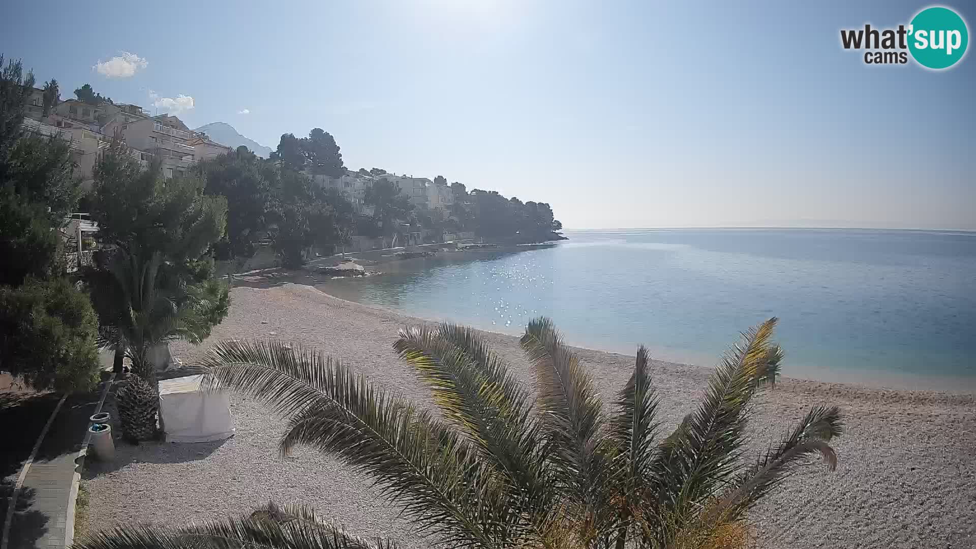Spletna kamera Plaža Lučica Brela – Pogled v živo na Jadransko obalo