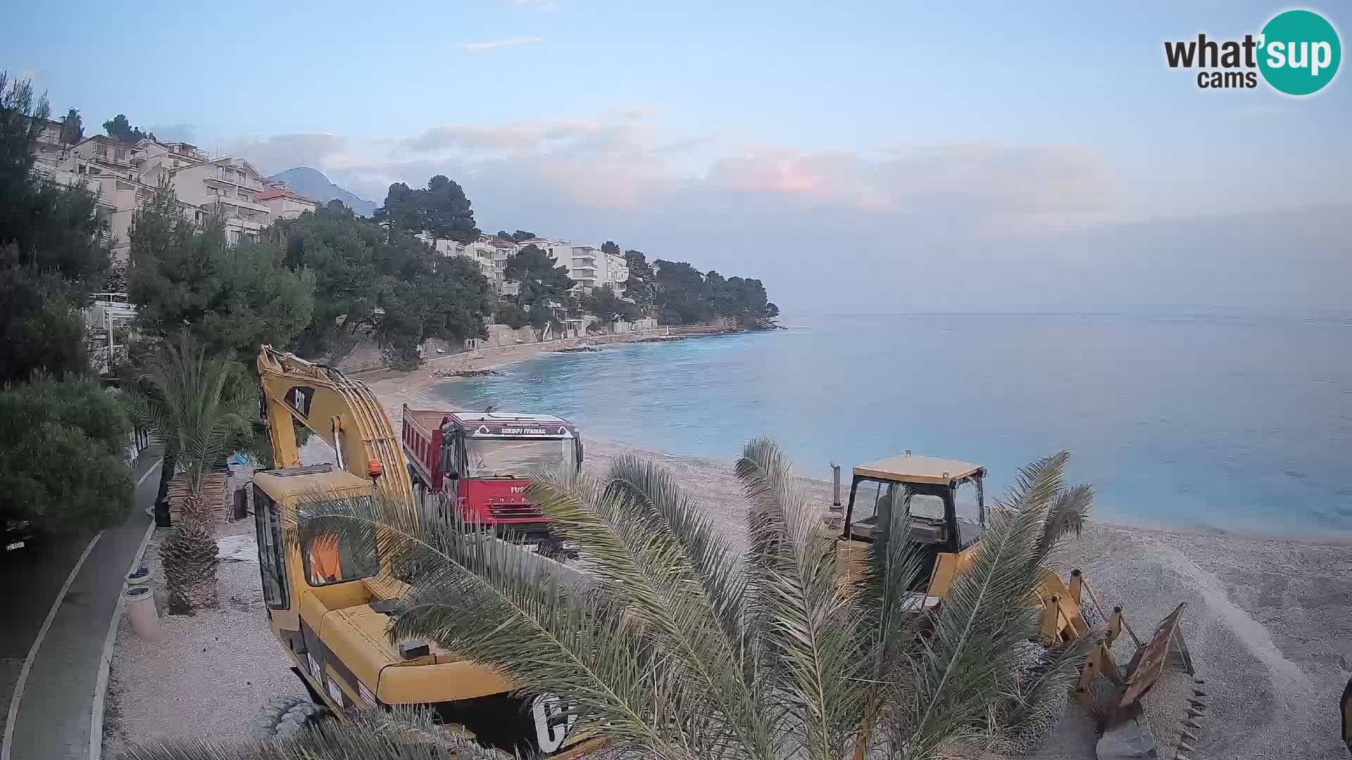 Spletna kamera Plaža Lučica Brela – Pogled v živo na Jadransko obalo