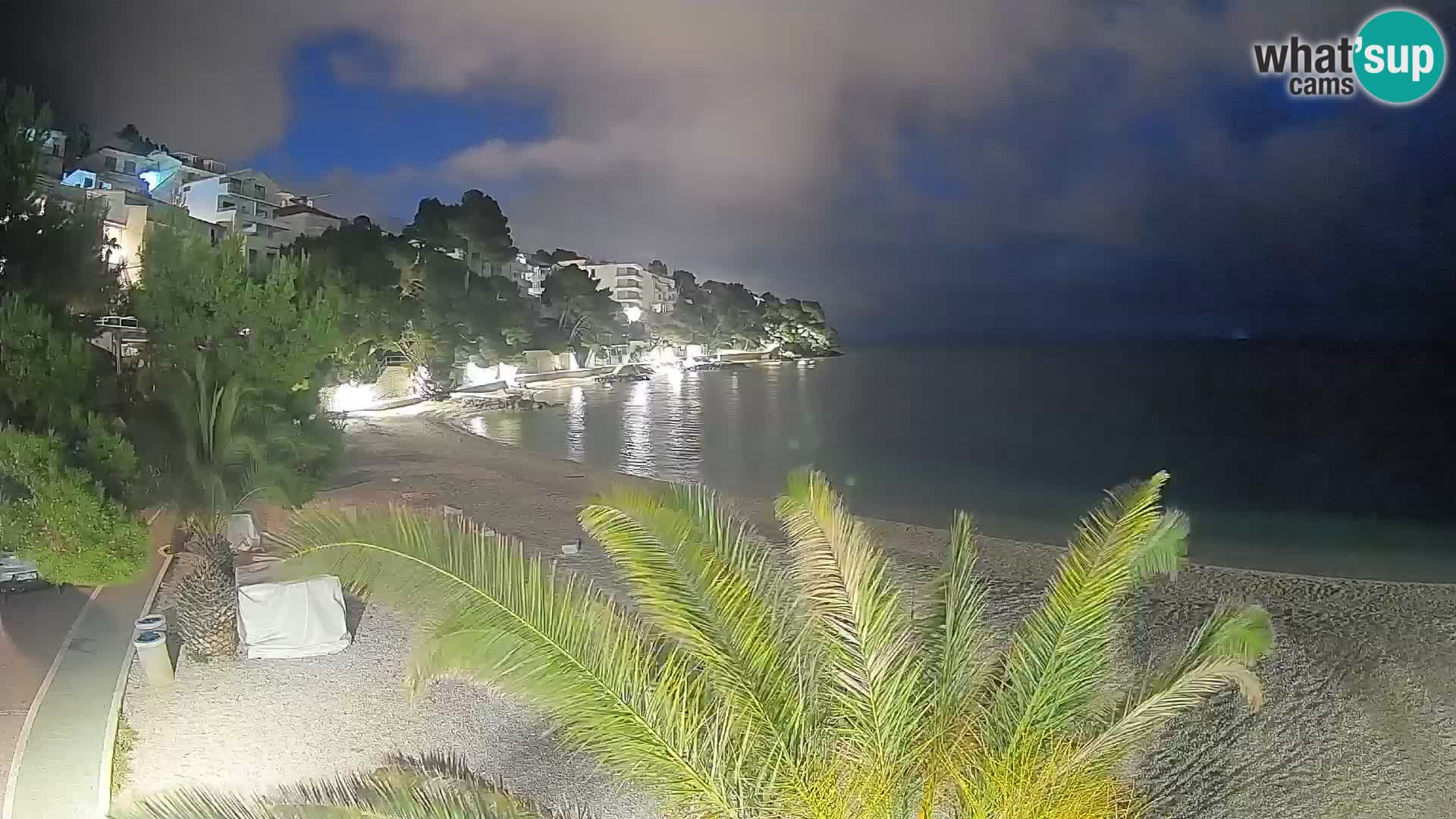 Spletna kamera Plaža Lučica Brela – Pogled v živo na Jadransko obalo