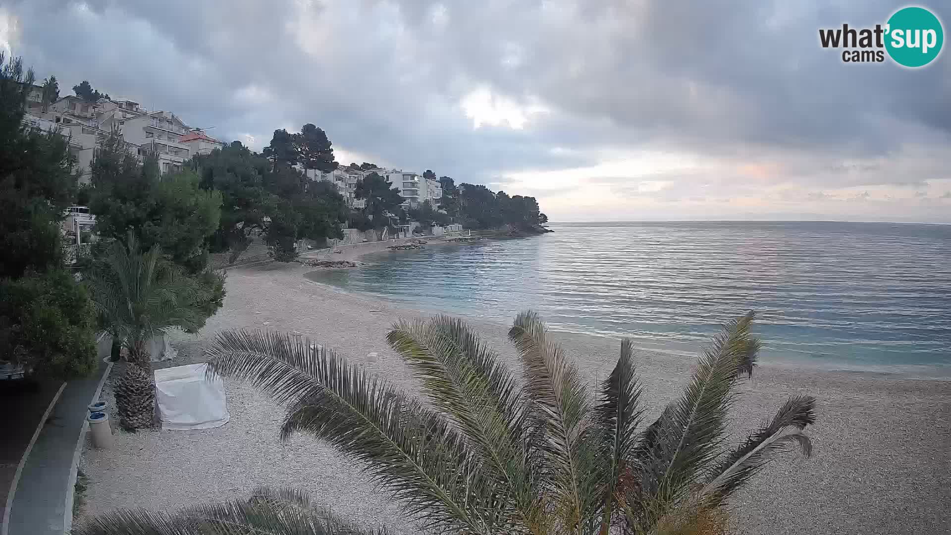 Spletna kamera Plaža Lučica Brela – Pogled v živo na Jadransko obalo