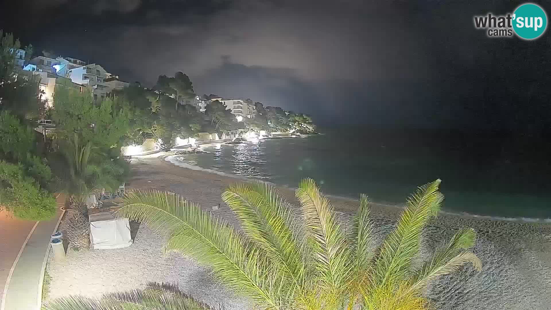 Web kamera Plaža Lučica Brela – Pogled uživo na jadransku obalu