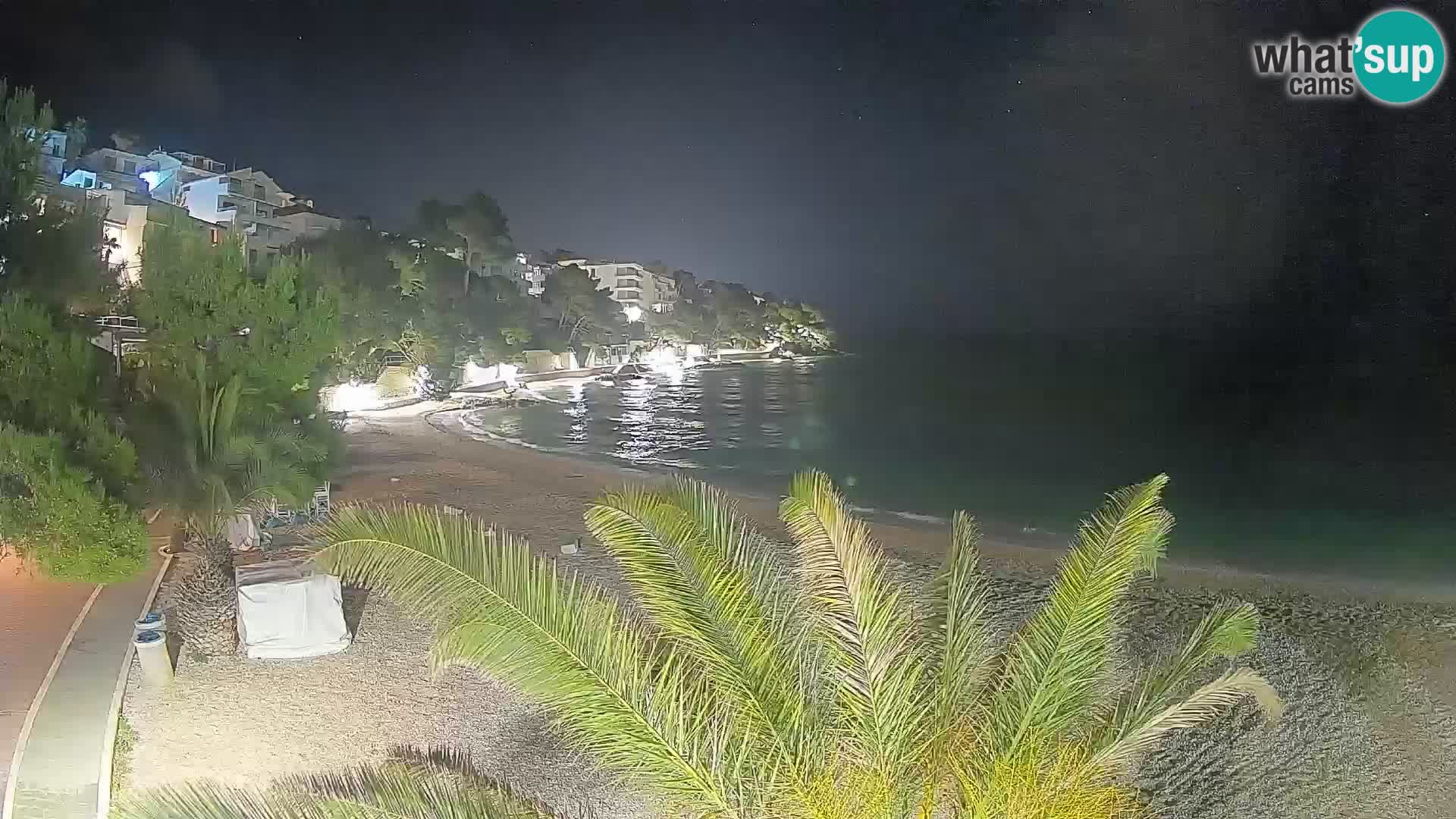 Web kamera Plaža Lučica Brela – Pogled uživo na jadransku obalu