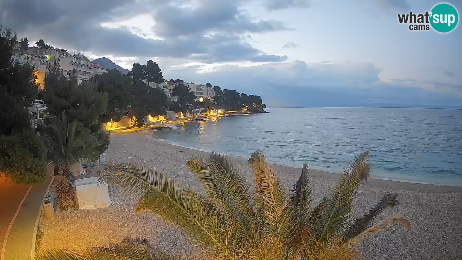 Web kamera Plaža Lučica Brela – Pogled uživo na jadransku obalu