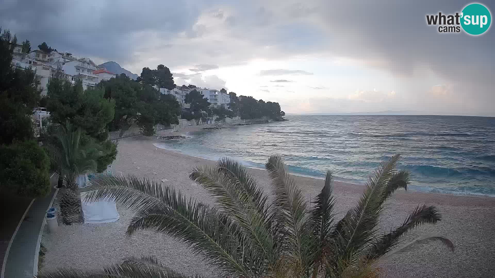 Spletna kamera Plaža Lučica Brela – Pogled v živo na Jadransko obalo