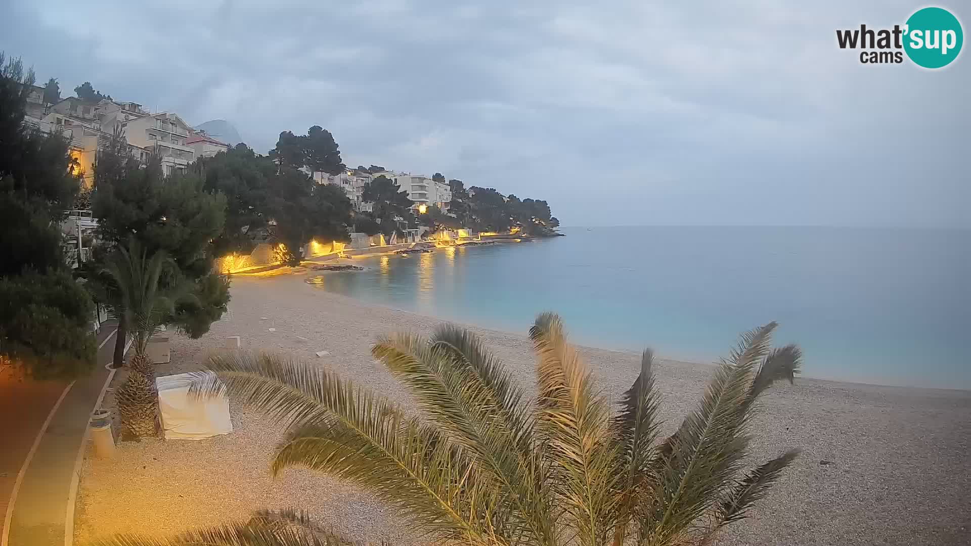 Spletna kamera Plaža Lučica Brela – Pogled v živo na Jadransko obalo
