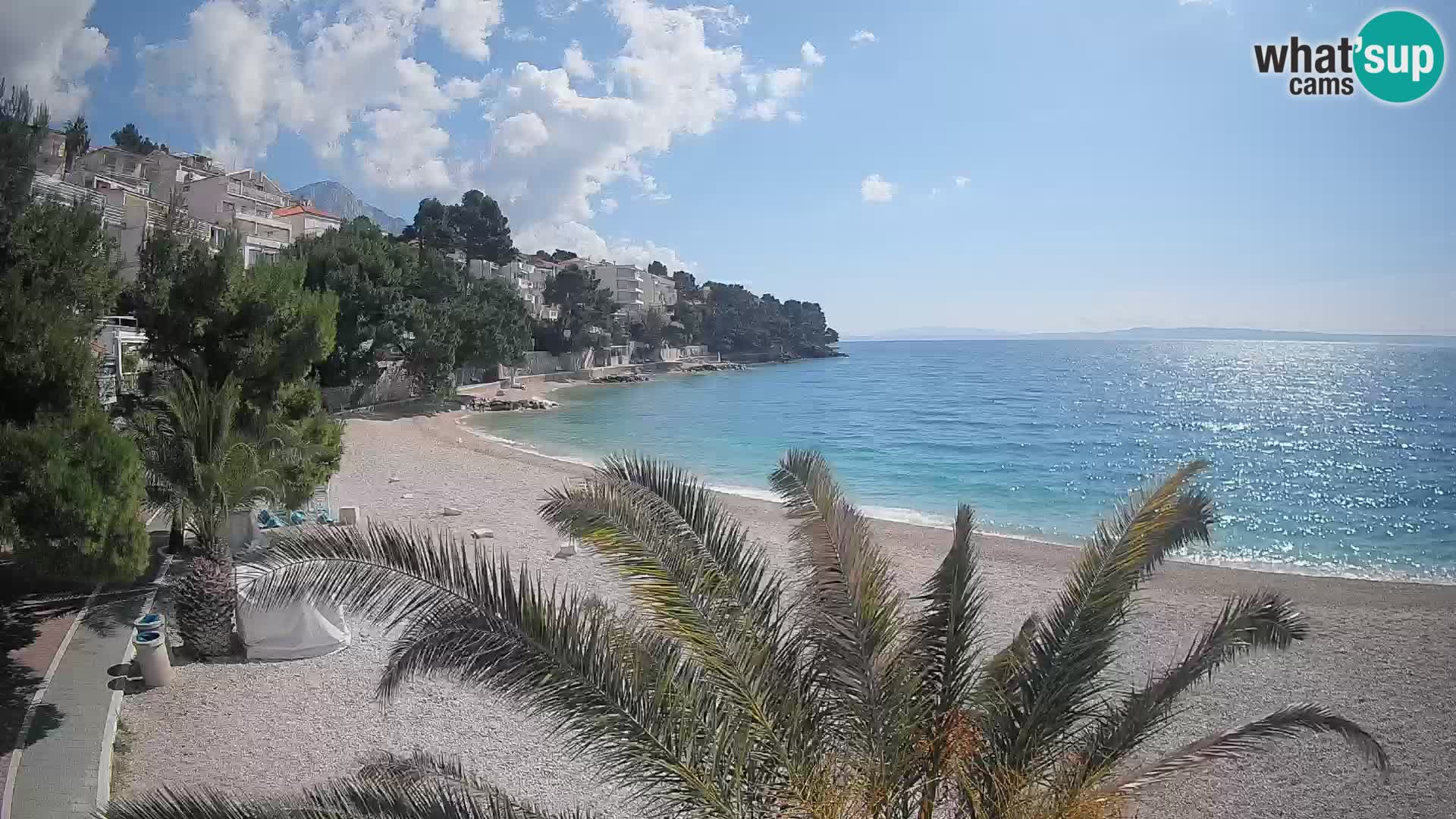 Web kamera Plaža Lučica Brela – Pogled uživo na jadransku obalu