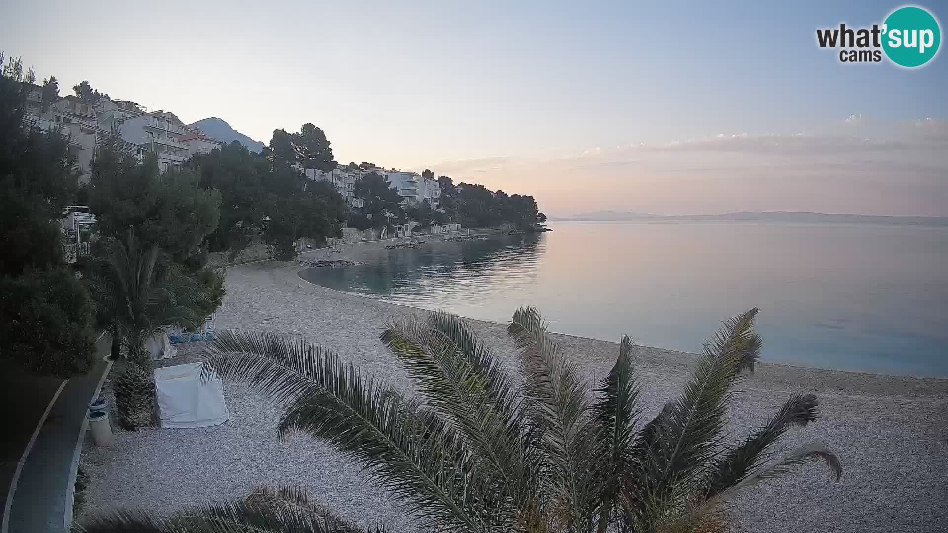 Web kamera Plaža Lučica Brela – Pogled uživo na jadransku obalu