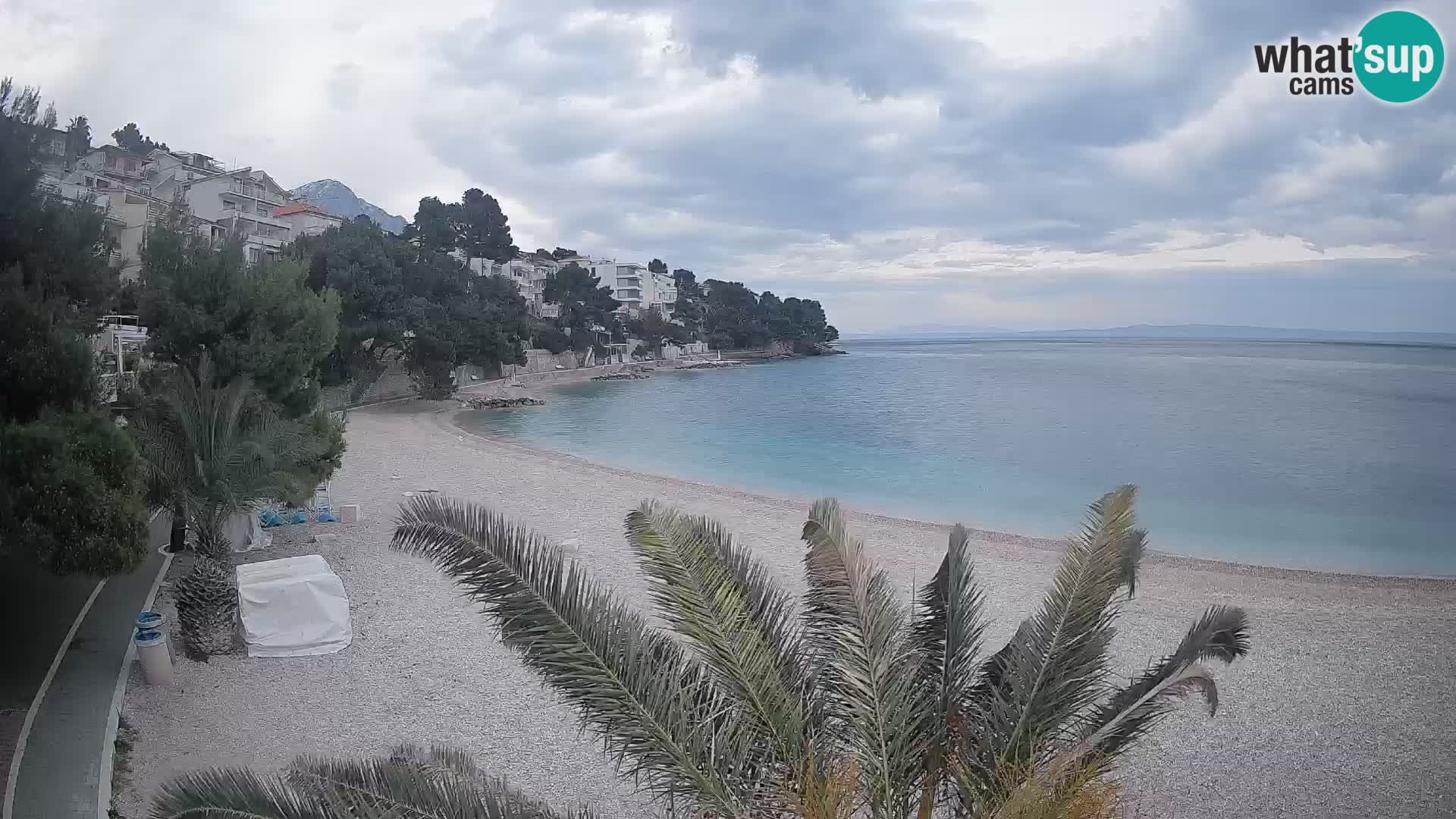 Web kamera Plaža Lučica Brela – Pogled uživo na jadransku obalu