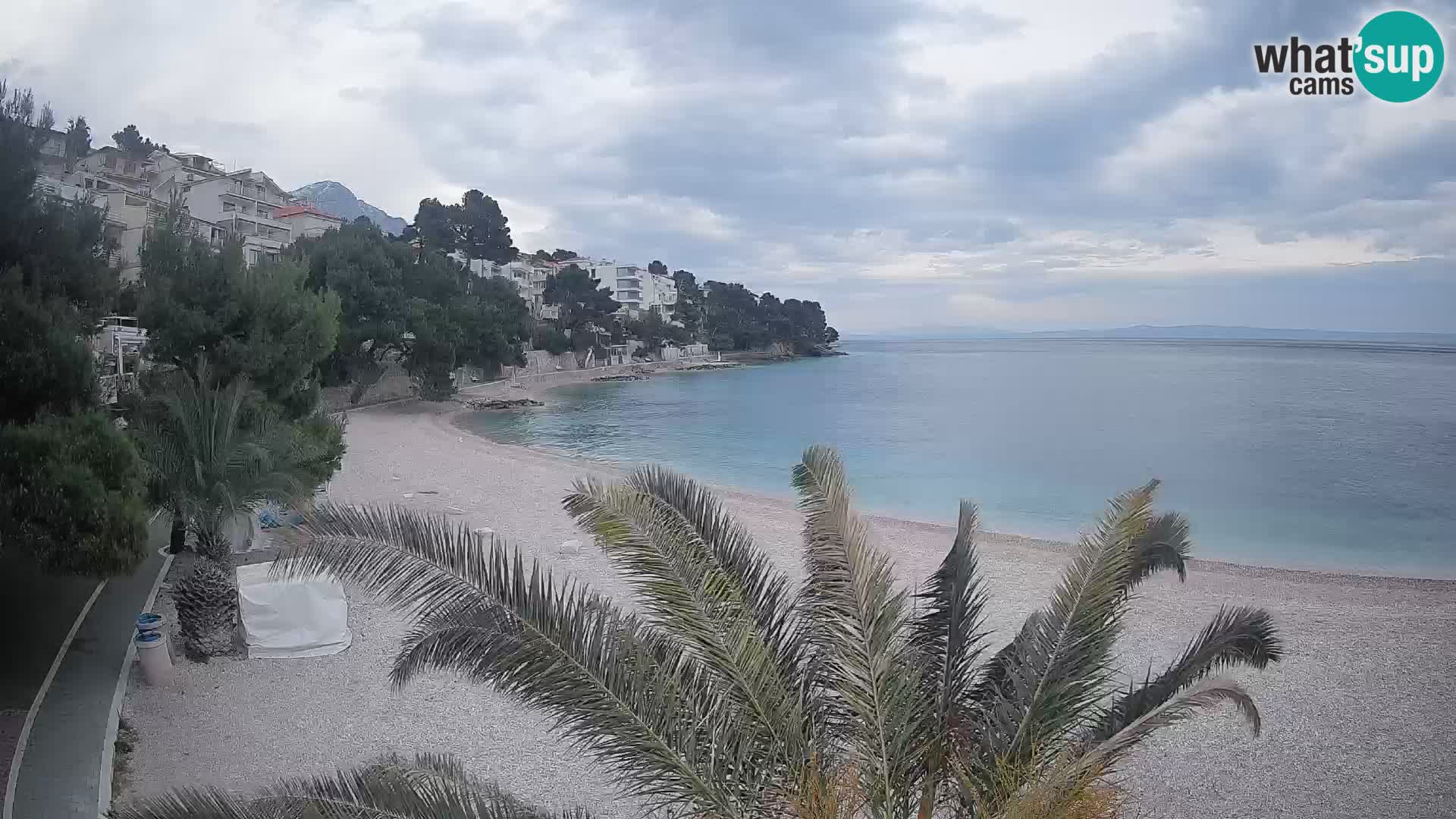 Spletna kamera Plaža Lučica Brela – Pogled v živo na Jadransko obalo