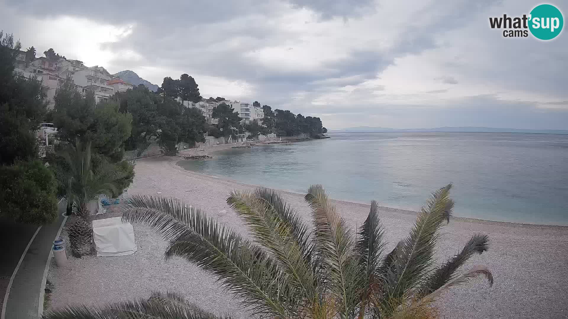 Web kamera Plaža Lučica Brela – Pogled uživo na jadransku obalu