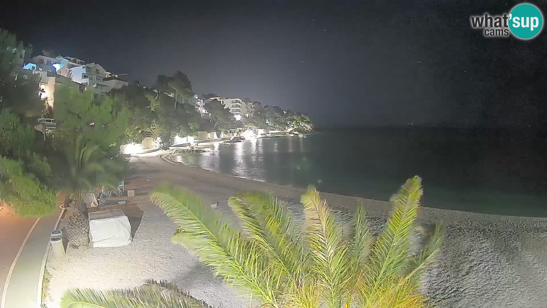 Web kamera Plaža Lučica Brela – Pogled uživo na jadransku obalu