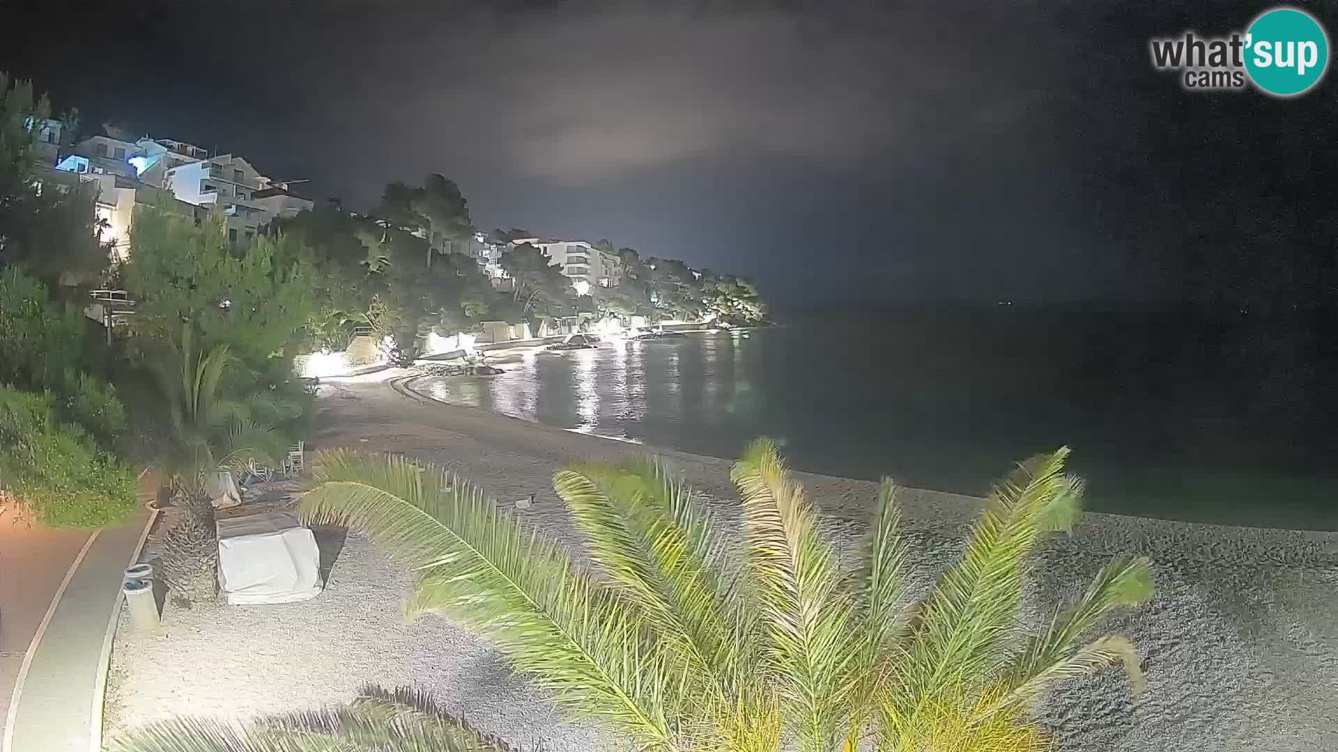 Web kamera Plaža Lučica Brela – Pogled uživo na jadransku obalu