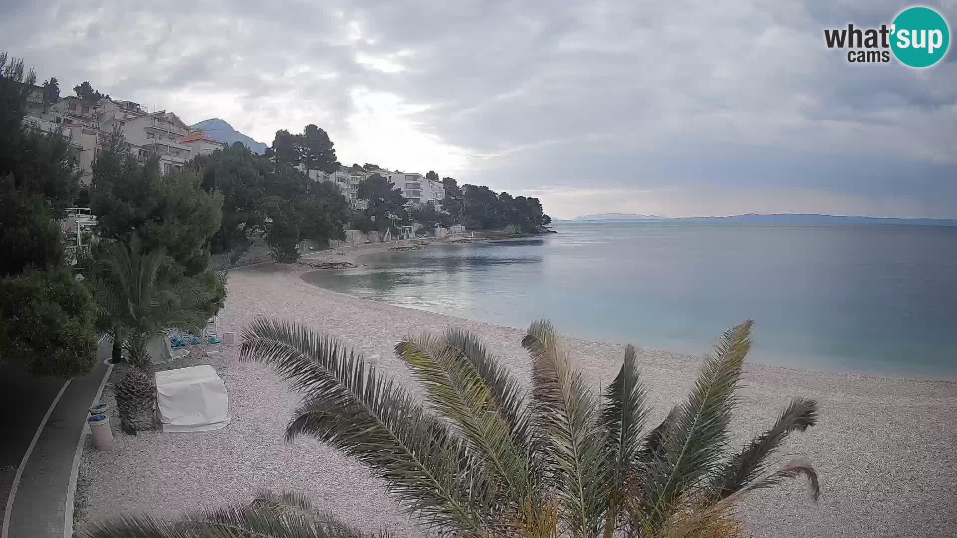 Web kamera Plaža Lučica Brela – Pogled uživo na jadransku obalu