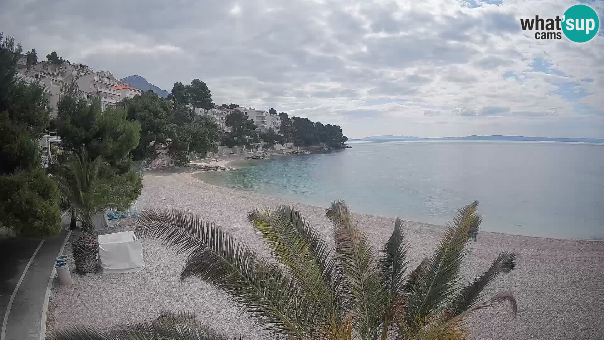 Web kamera Plaža Lučica Brela – Pogled uživo na jadransku obalu