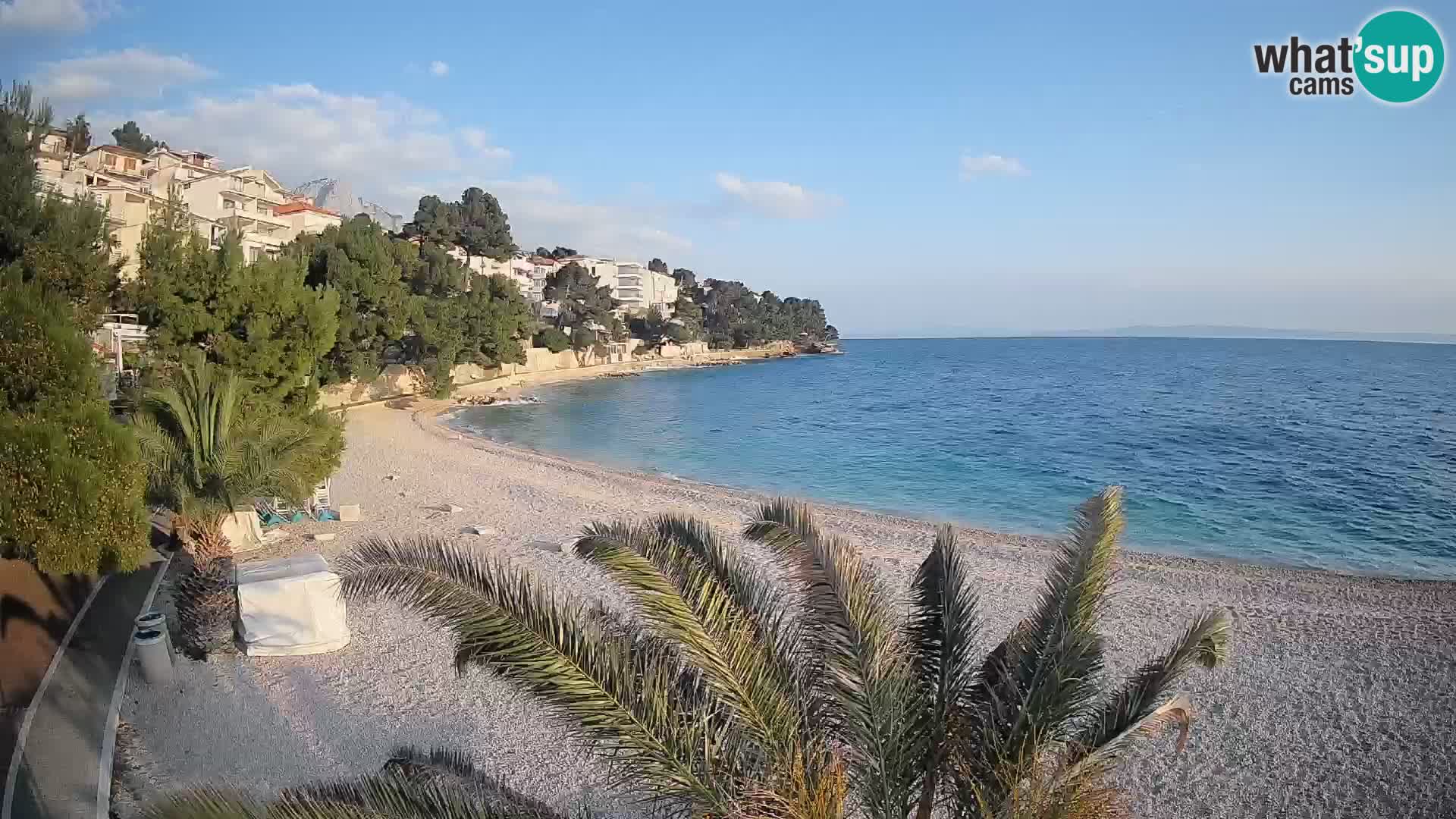 Web kamera Plaža Lučica Brela – Pogled uživo na jadransku obalu