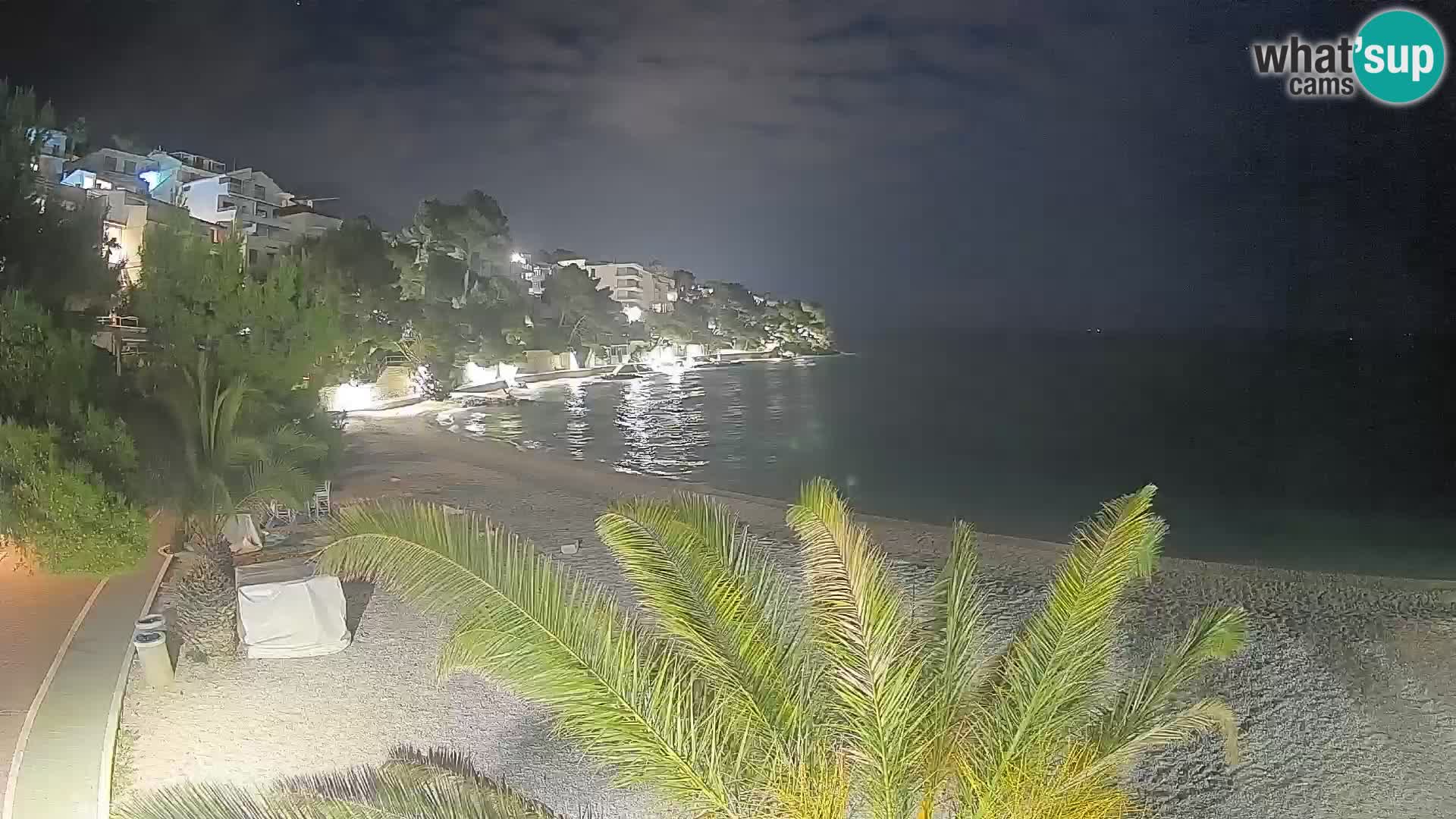 Web kamera Plaža Lučica Brela – Pogled uživo na jadransku obalu