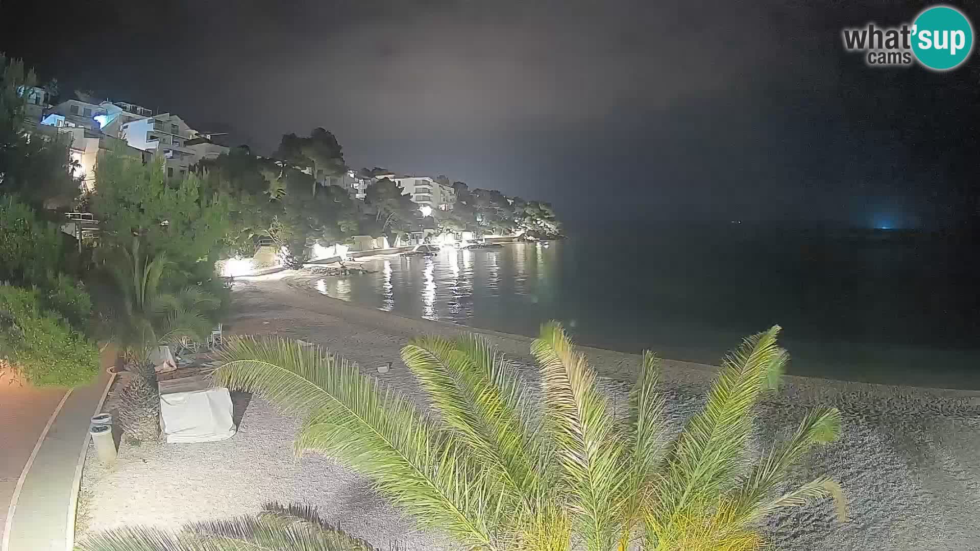 Spletna kamera Plaža Lučica Brela – Pogled v živo na Jadransko obalo