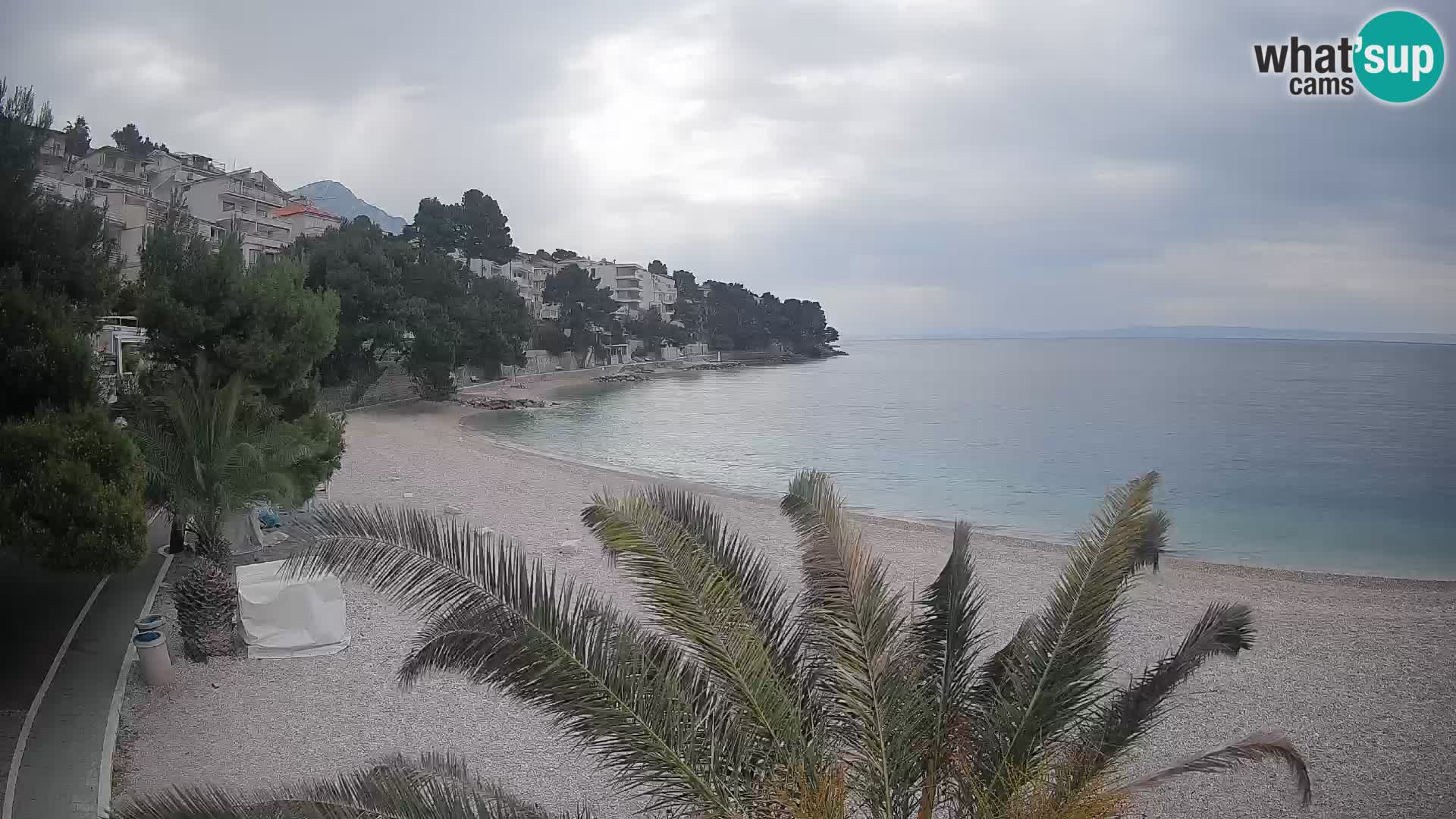 Web kamera Plaža Lučica Brela – Pogled uživo na jadransku obalu