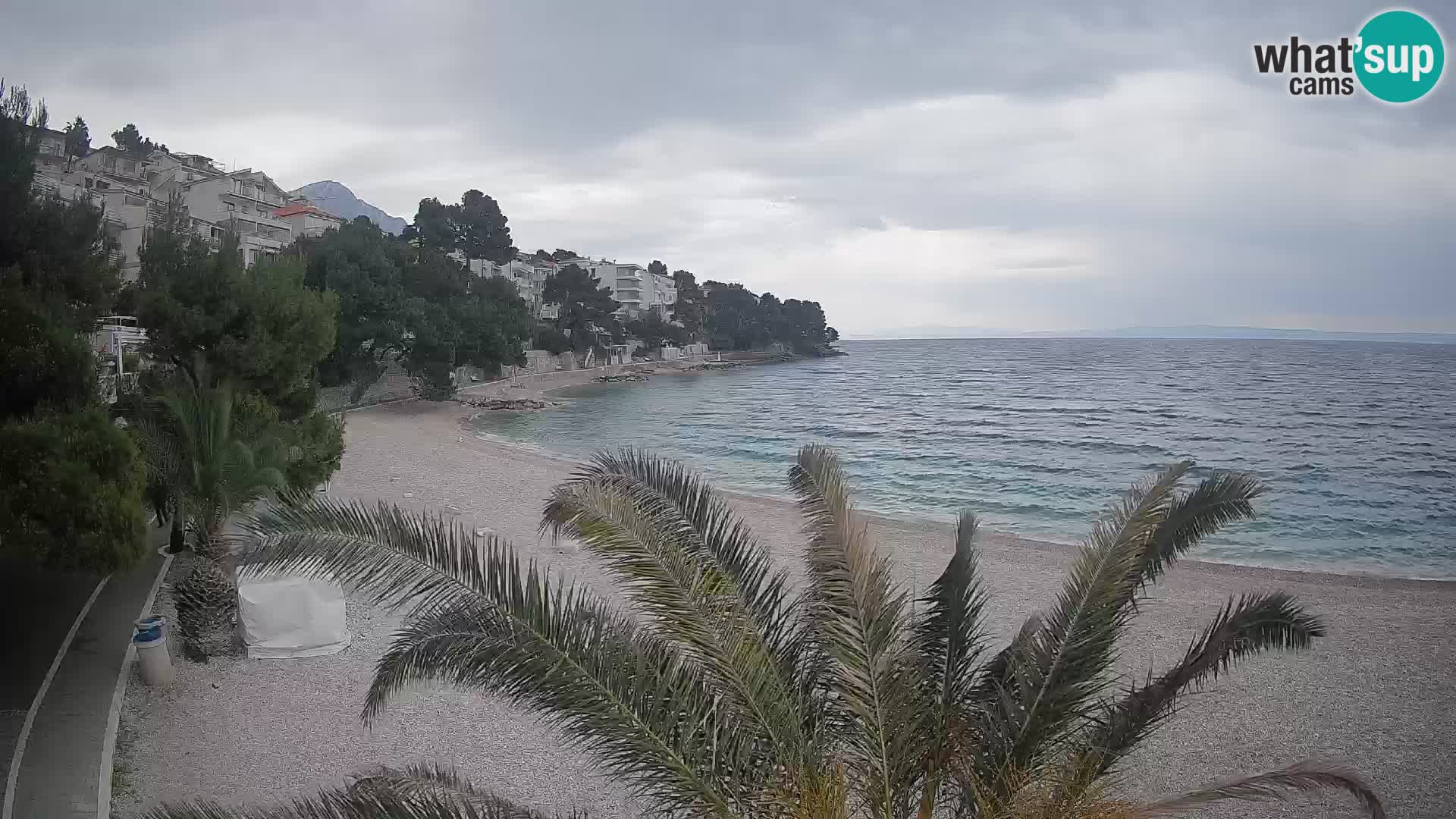 Web kamera Plaža Lučica Brela – Pogled uživo na jadransku obalu