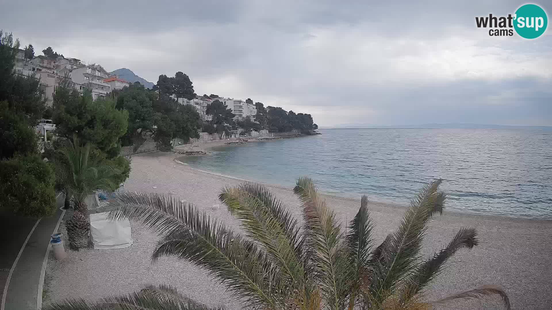 Web kamera Plaža Lučica Brela – Pogled uživo na jadransku obalu